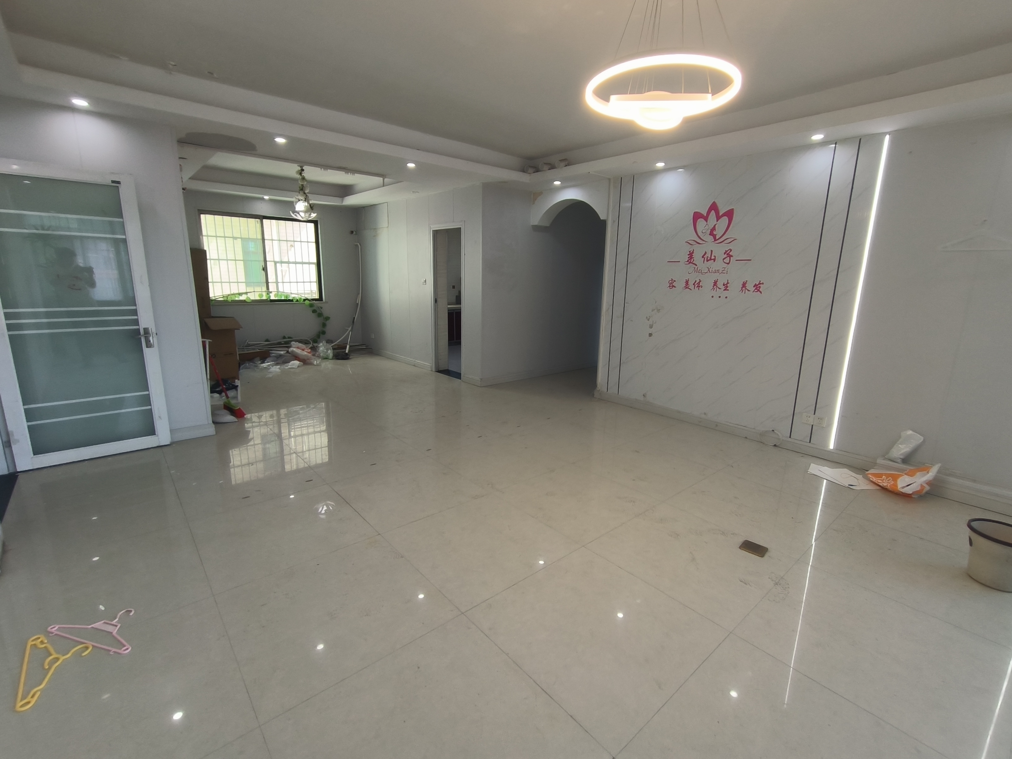 汇景花园  4室2厅2卫   2400.00元/月室内图