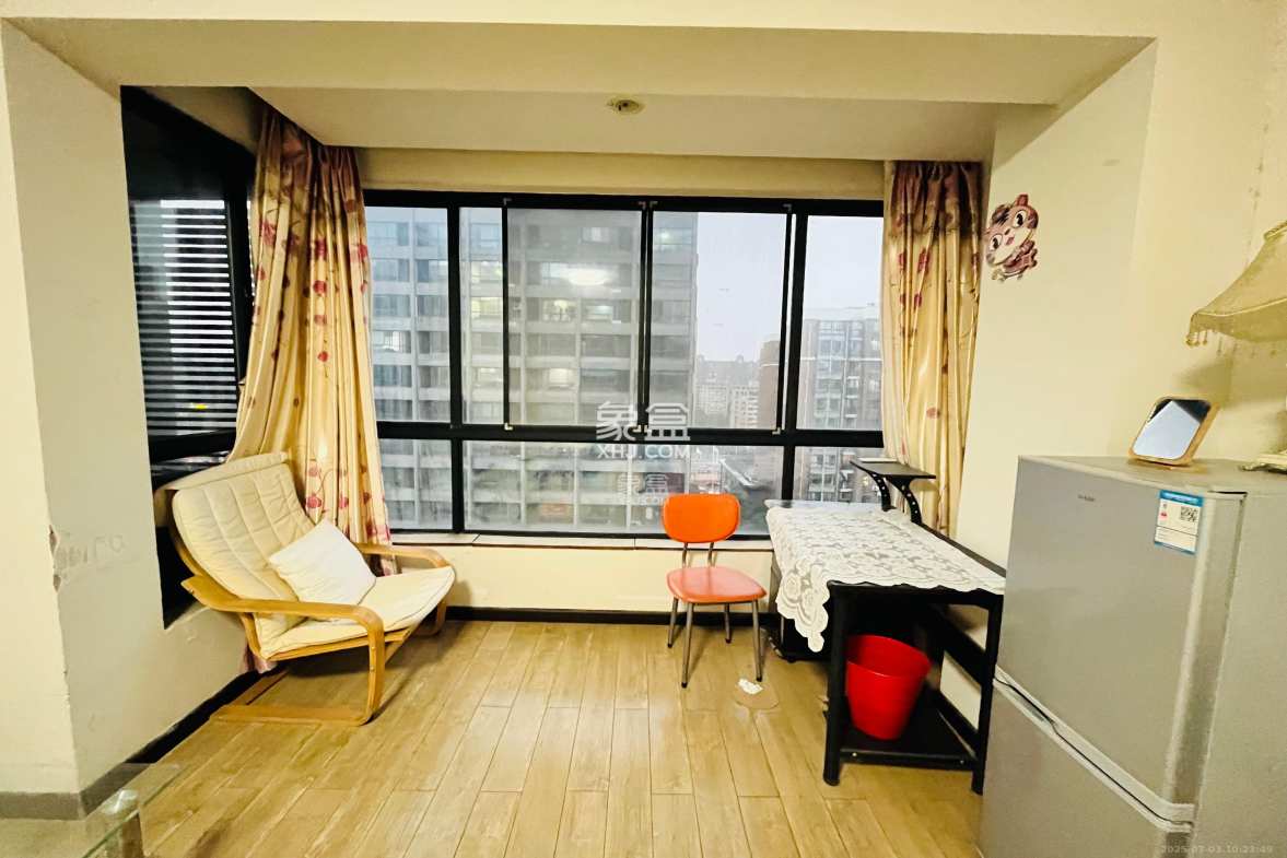 标志商务中心  1室1厅1卫    1300.0元/月 标志商务中心  1室1厅1卫    1300.0元/月室内图1