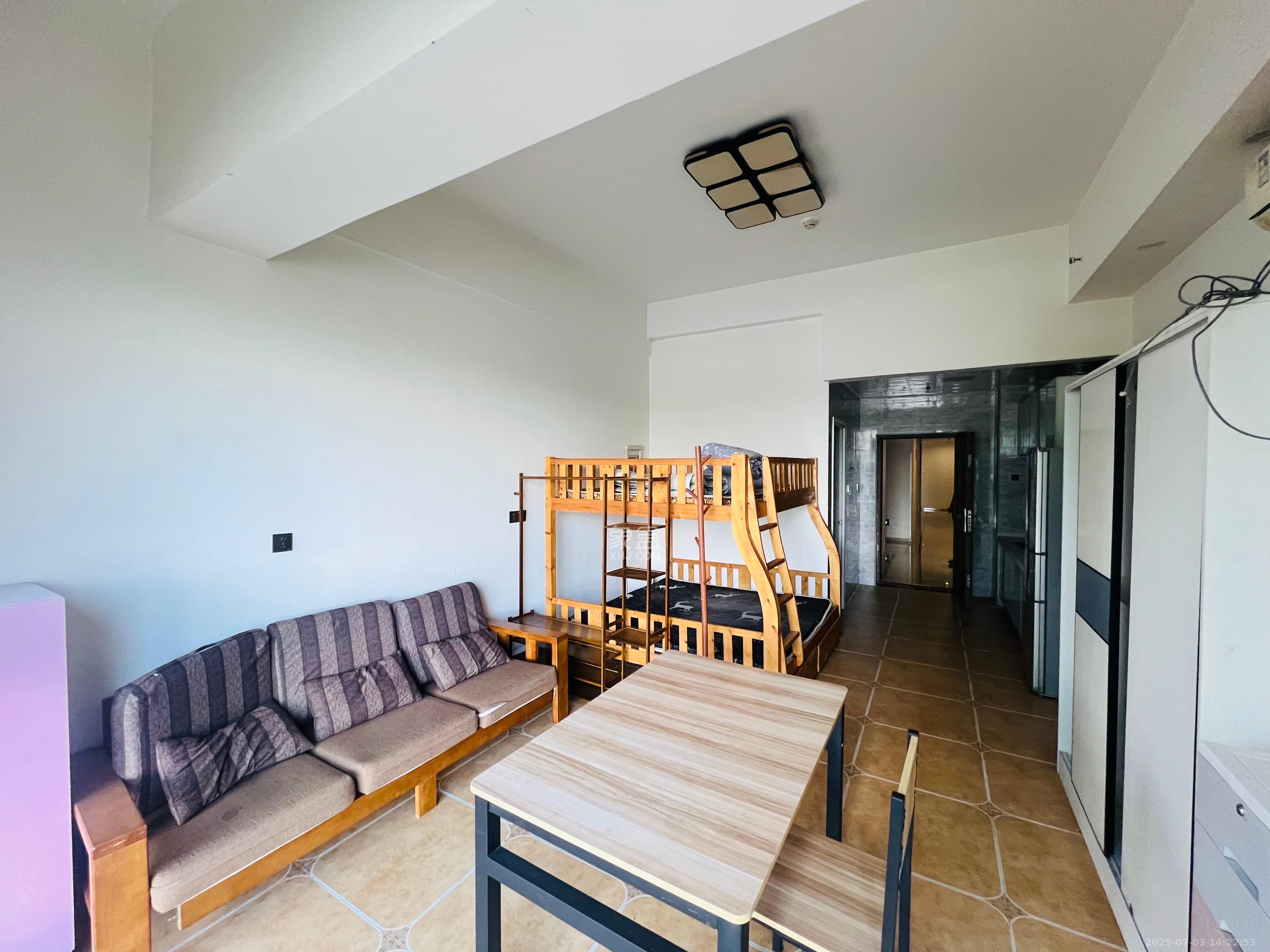 奥克斯滨仕花园(奥克斯洋湖广场/奥克斯中心)  1室0厅0卫    1500.0元/月 奥克斯滨仕花园(奥克斯洋湖广场/奥克斯中心)  1室0厅0卫    1500.0元/月室内图