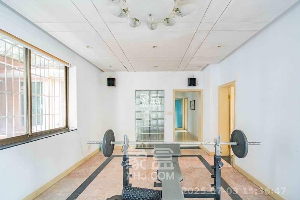 湖南省石油总公司宿舍 4室2厅2卫 3600.0元/月 湖南省石油总公司宿舍 4室2厅2卫 3600.0元/月室内图