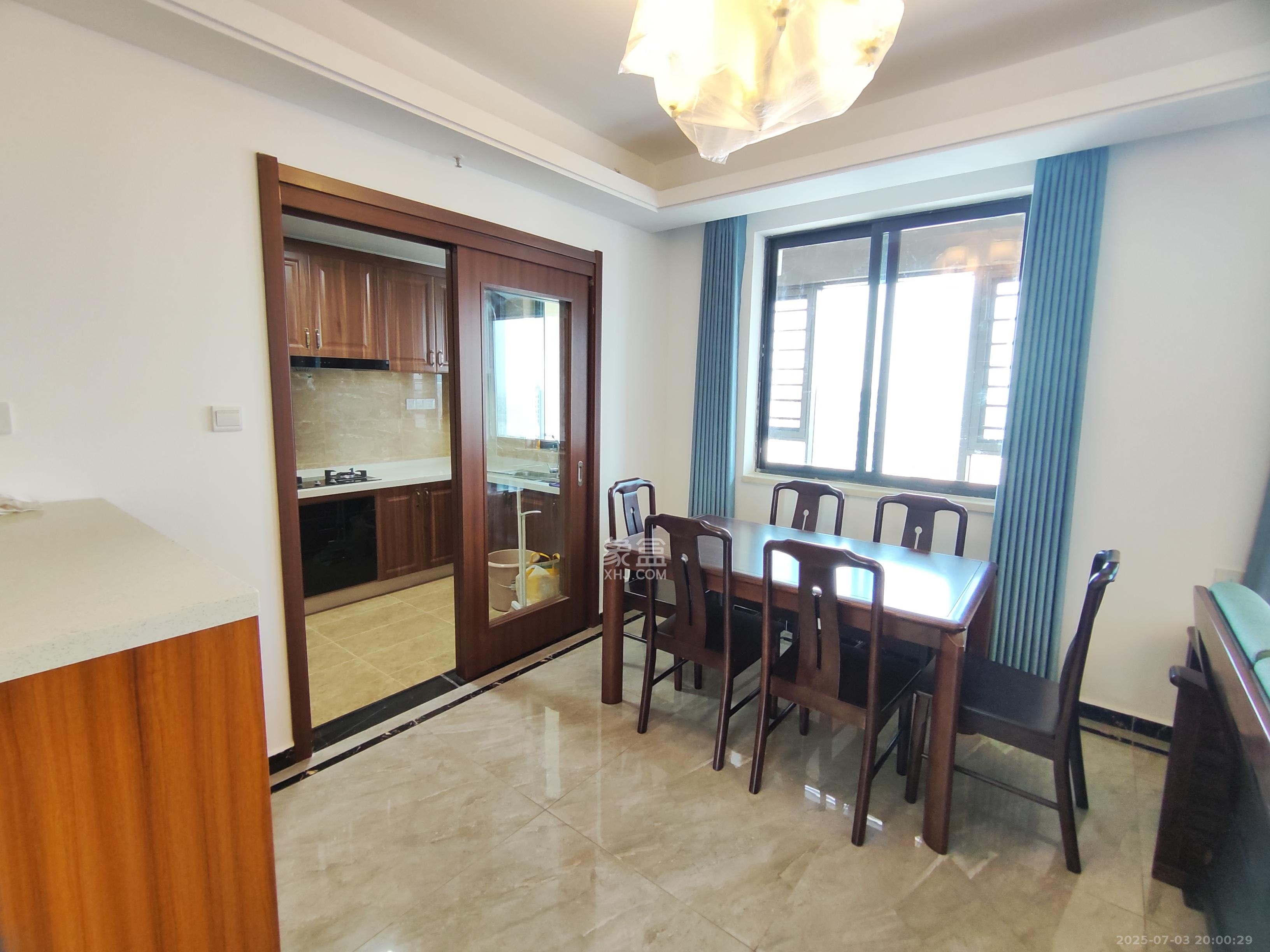 万润滨江天著  4室2厅2卫    3500.0元/月室内图