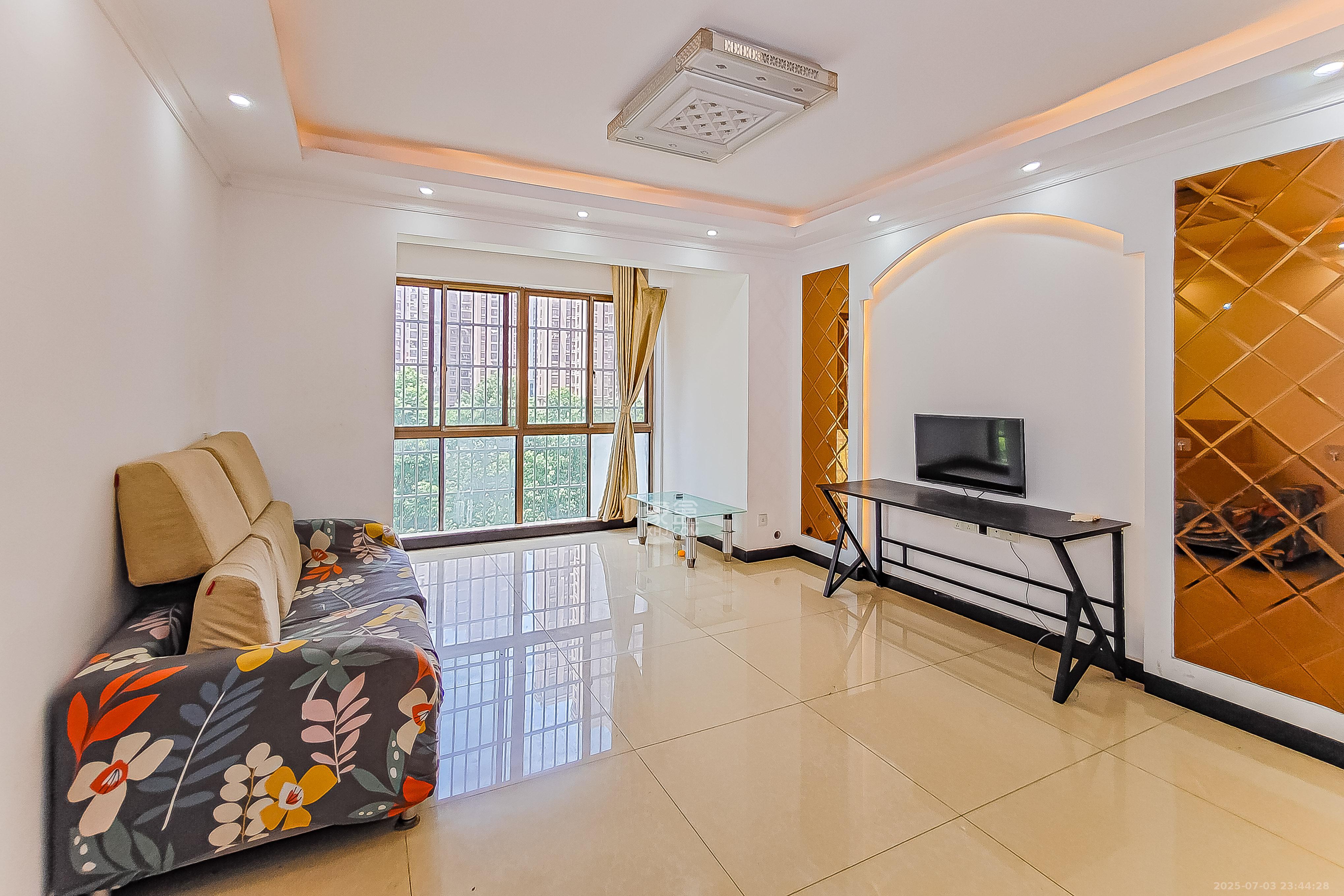 家和院  4室2厅1卫    78.8万 家和院  4室2厅1卫    78.8万客厅