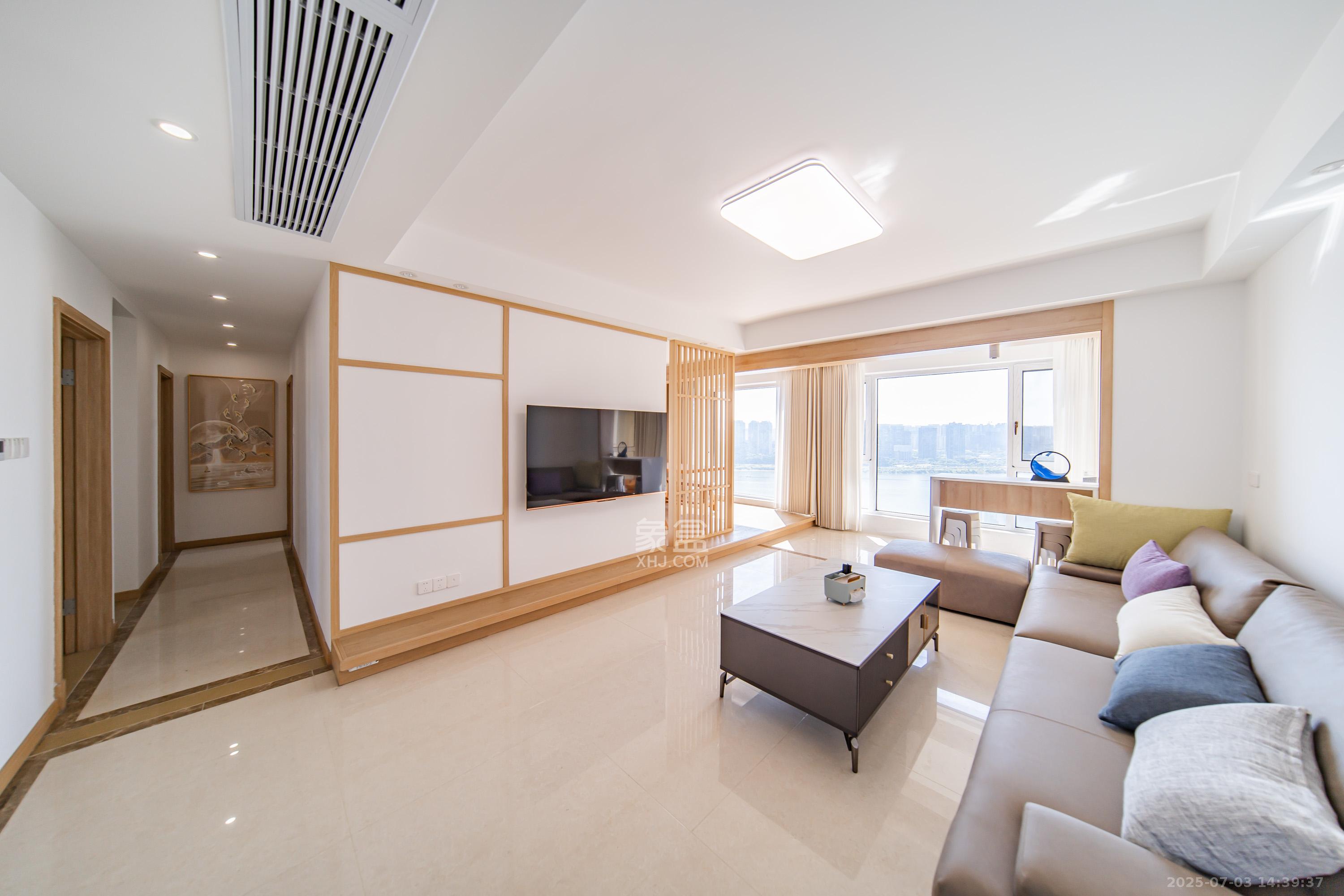 兰亭湾畔  4室2厅2卫   168.00万客厅