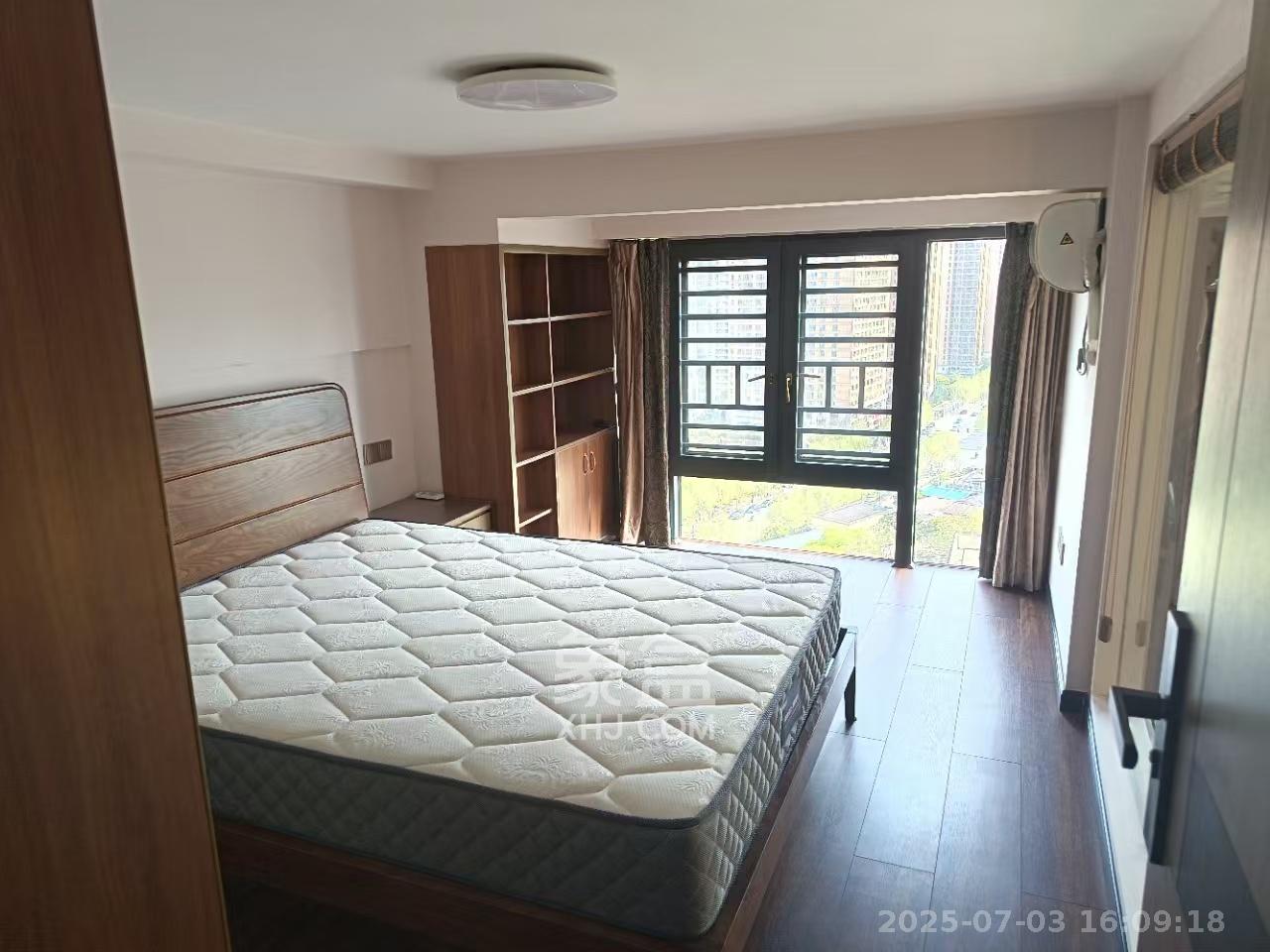 万科金色麦田  3室2厅2卫   2800.00元/月室内图