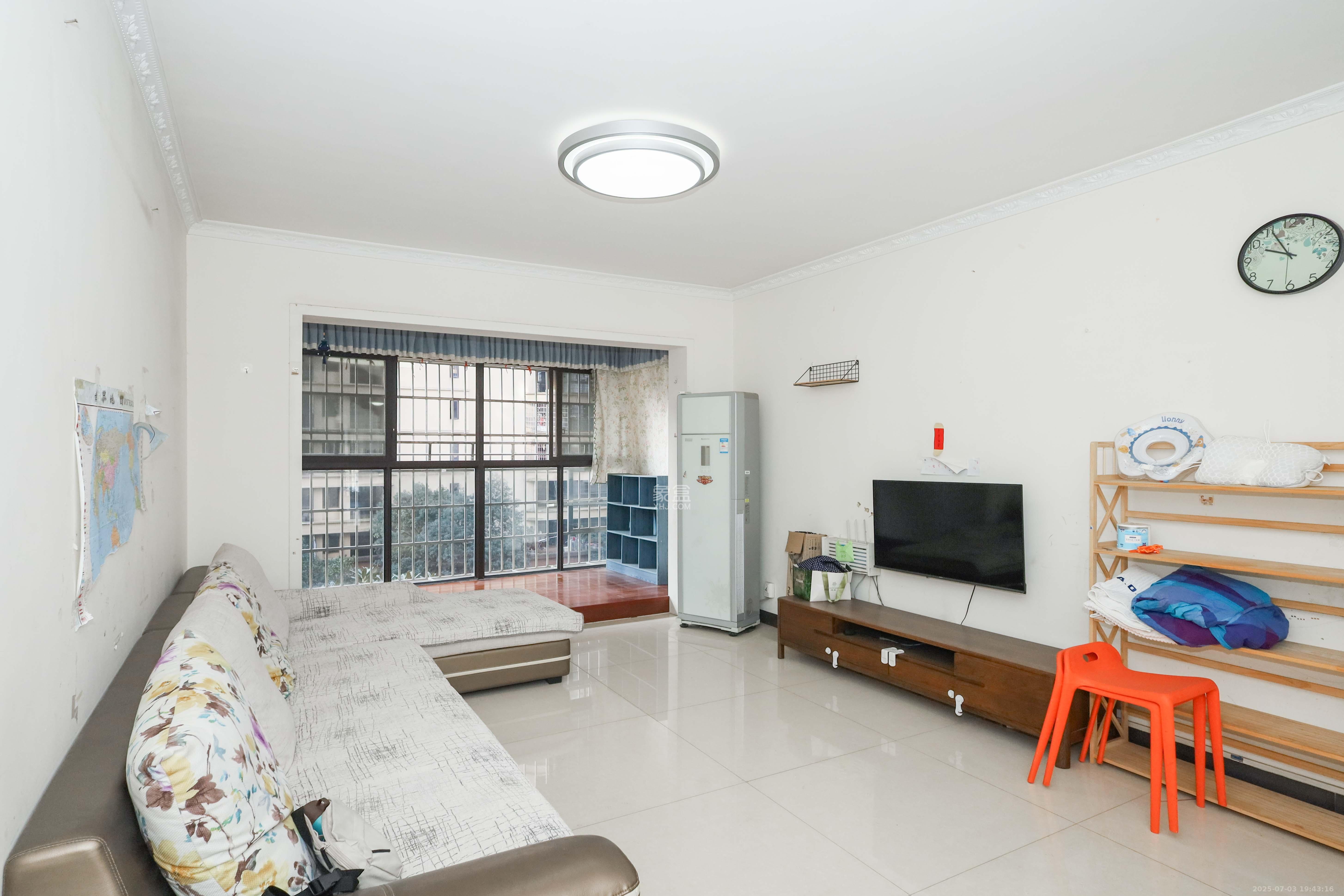 保利麓谷林语D区  3室2厅1卫    89.0万 保利麓谷林语D区  3室2厅1卫    89.0万客厅