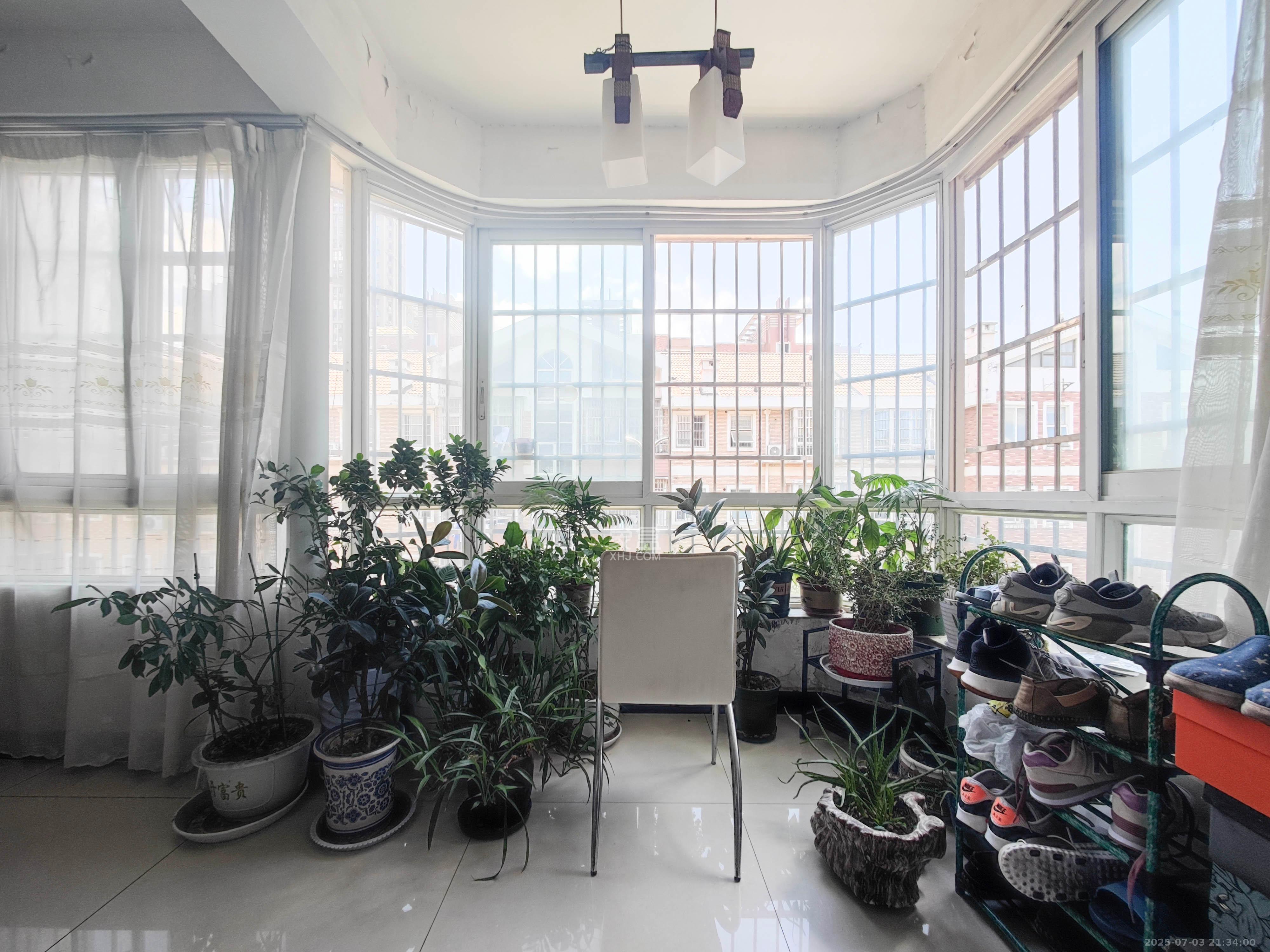 山水庭院 3室2厅2卫 75.8万 山水庭院 3室2厅2卫 75.8万阳台