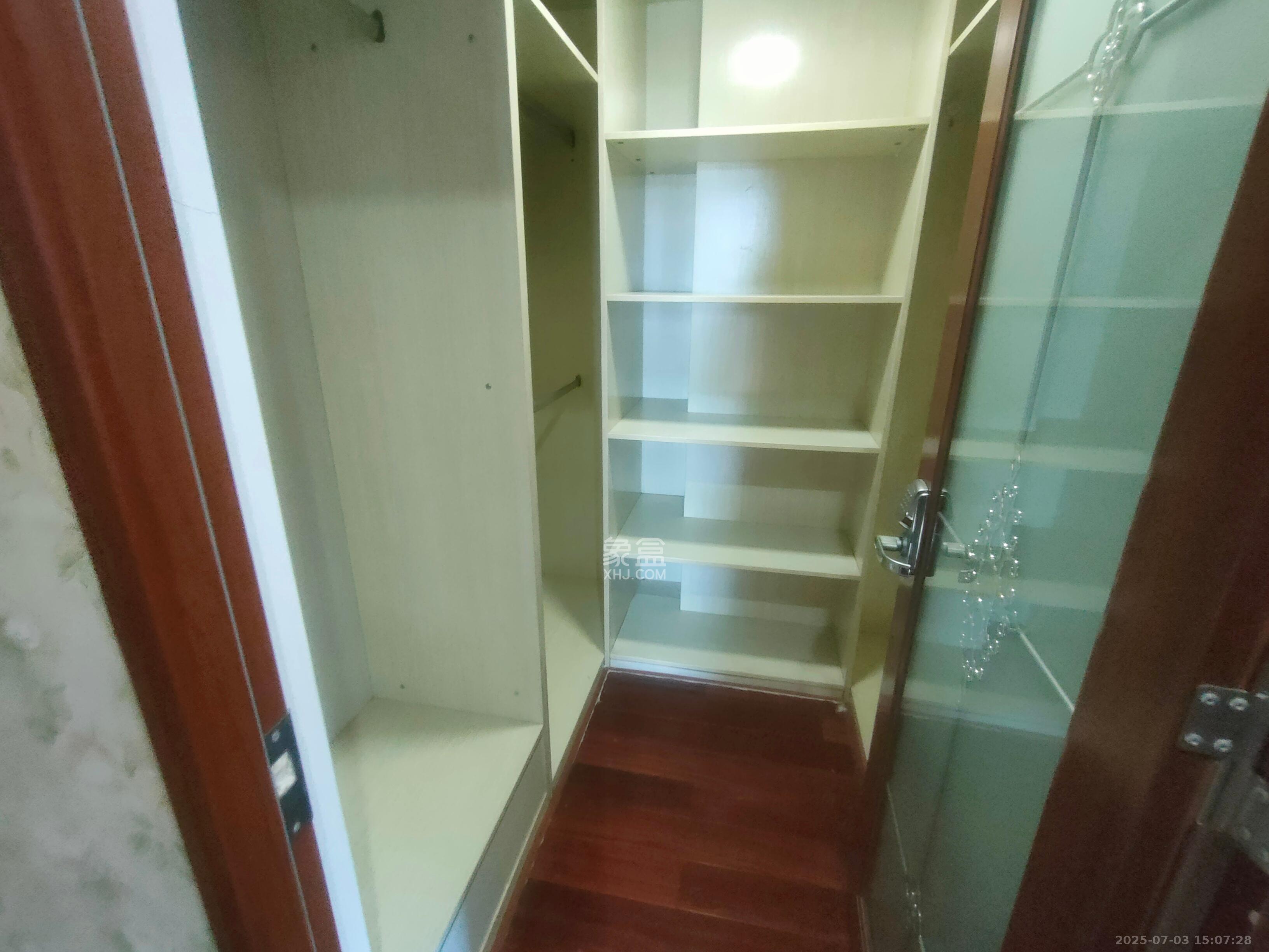 鸿景雅苑 3室2厅2卫 3600.0元/月 鸿景雅苑 3室2厅2卫 3600.0元/月室内图