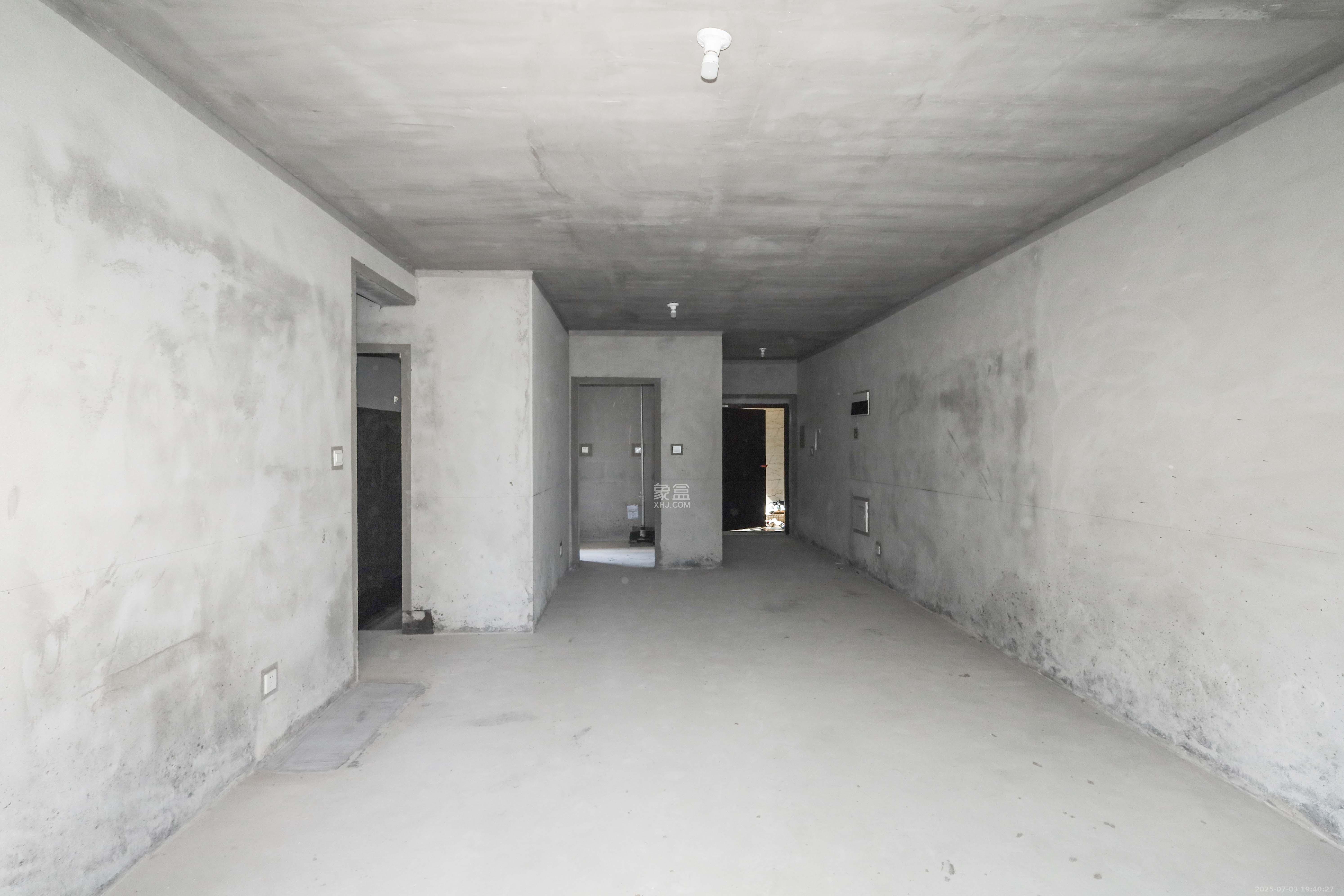 中国铁建梅溪青秀三期  4室2厅2卫   173.00万客厅