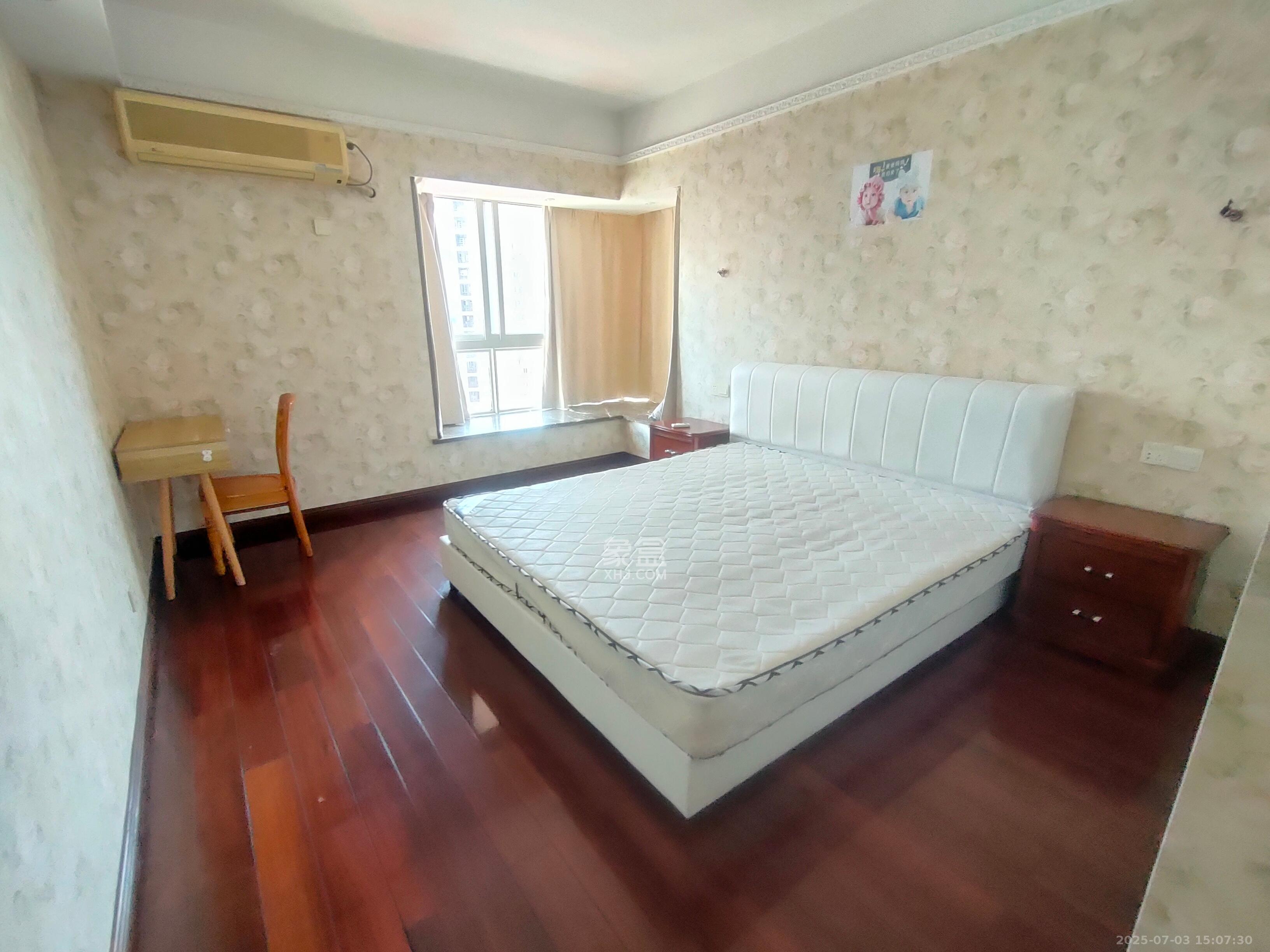 鸿景雅苑 3室2厅2卫 3600.0元/月 鸿景雅苑 3室2厅2卫 3600.0元/月室内图