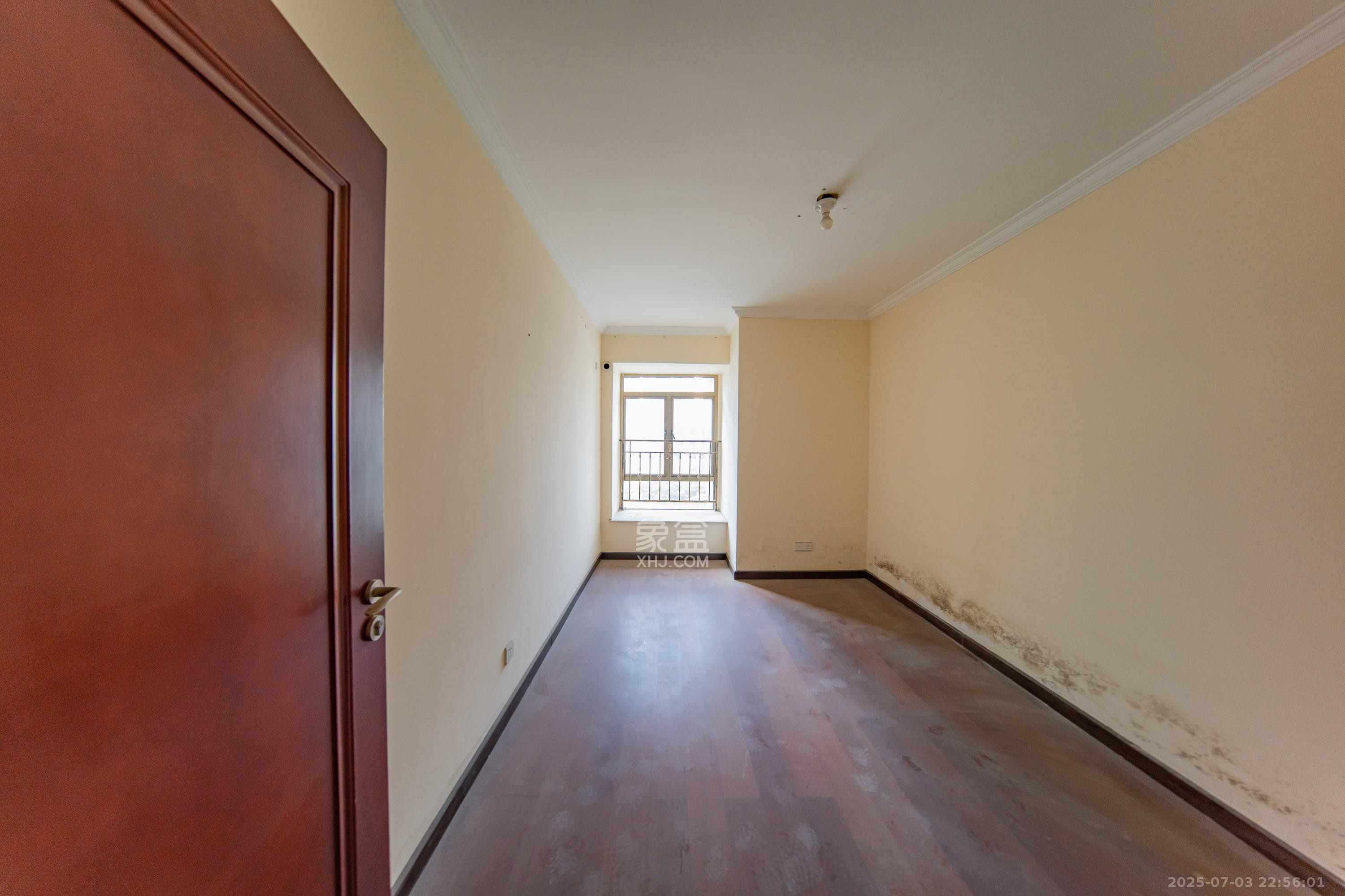 江山帝景雅典 5室2厅2卫 146.0万 江山帝景雅典 5室2厅2卫 146.0万卧室