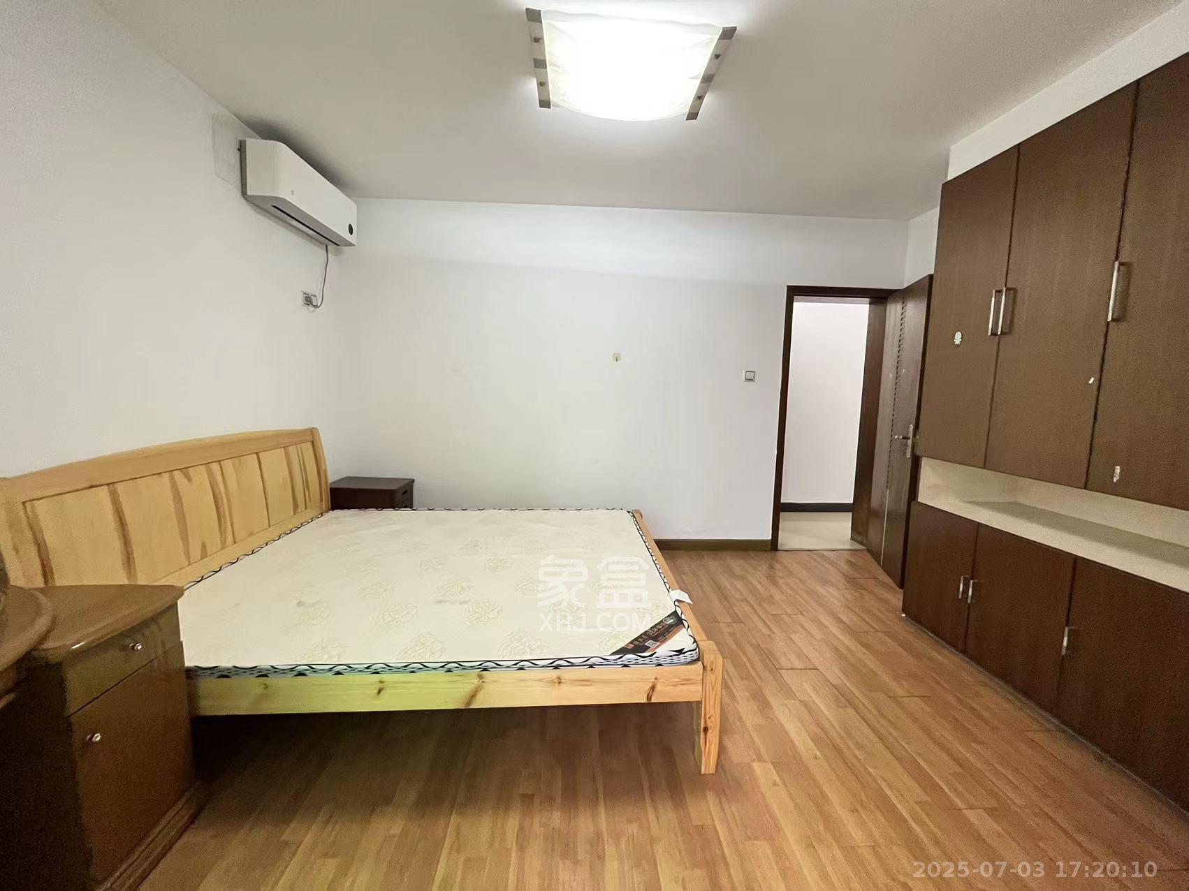 恩瑞麓山名园(龙王港小区) 3室2厅2卫 2500.0元/月 恩瑞麓山名园(龙王港小区) 3室2厅2卫 2500.0元/月室内图