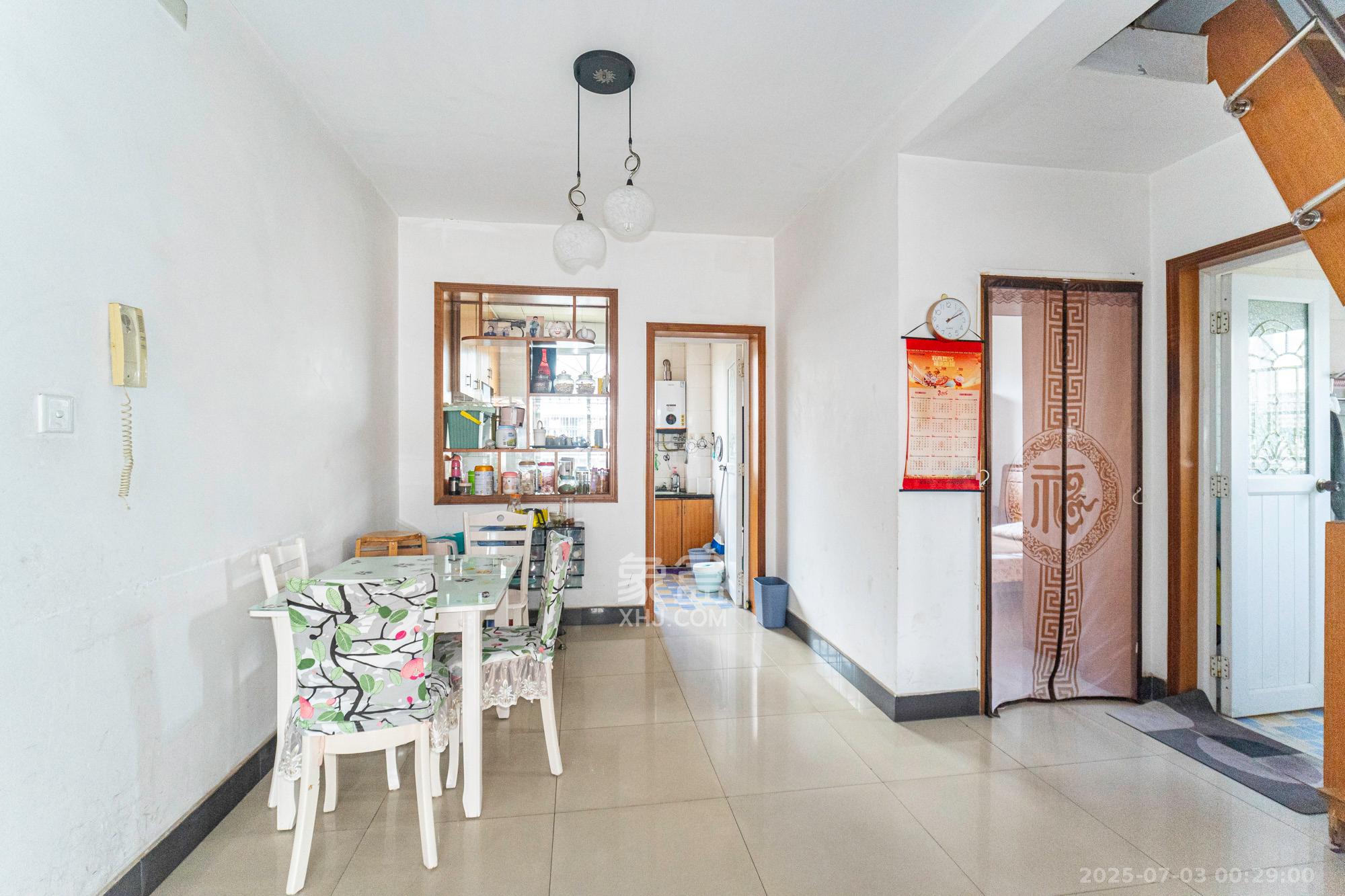 星沙商业步行街 2室2厅2卫 36.0万 星沙商业步行街 2室2厅2卫 36.0万客厅