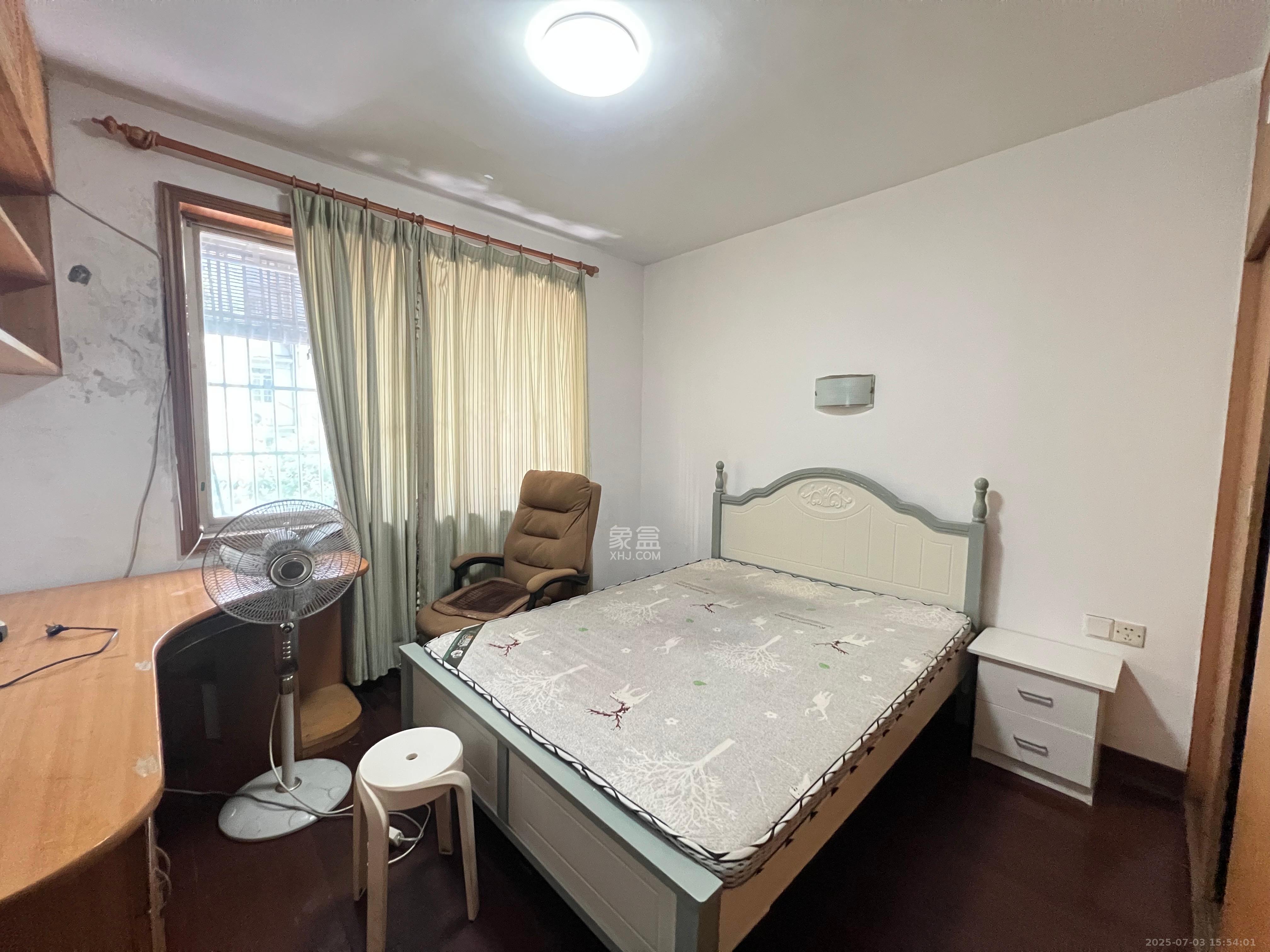 咸嘉新村嘉兴苑  1室2厅1卫   2300.00元/月室内图