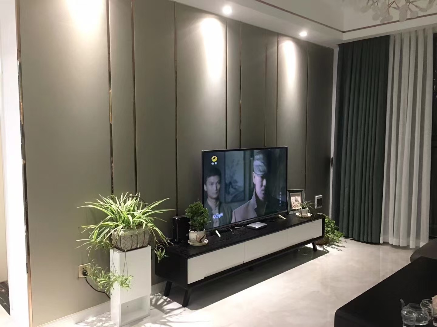 山水印象  3室2厅2卫    2200.0元/月