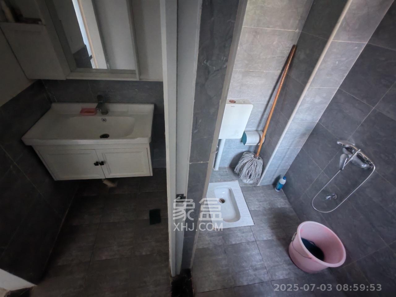 和庄  3室2厅2卫   2200.00元/月室内图