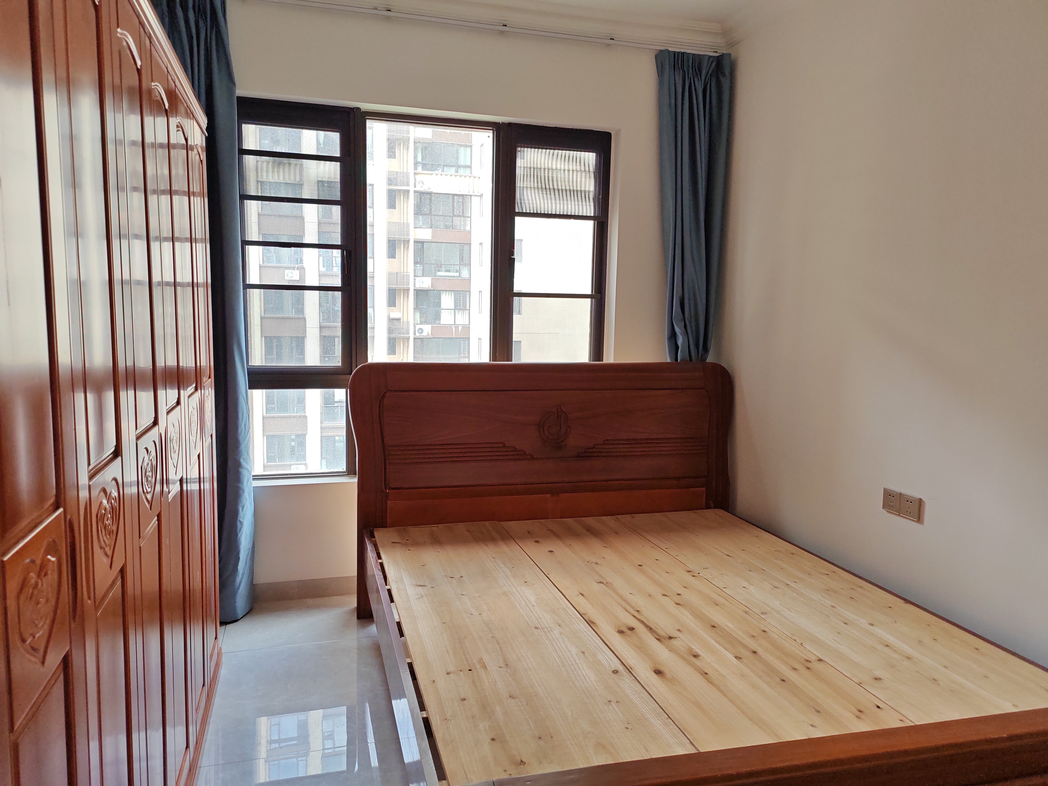 恩祥新城 4室1厅2卫 4000.0元/月 恩祥新城 4室1厅2卫 4000.0元/月室内图