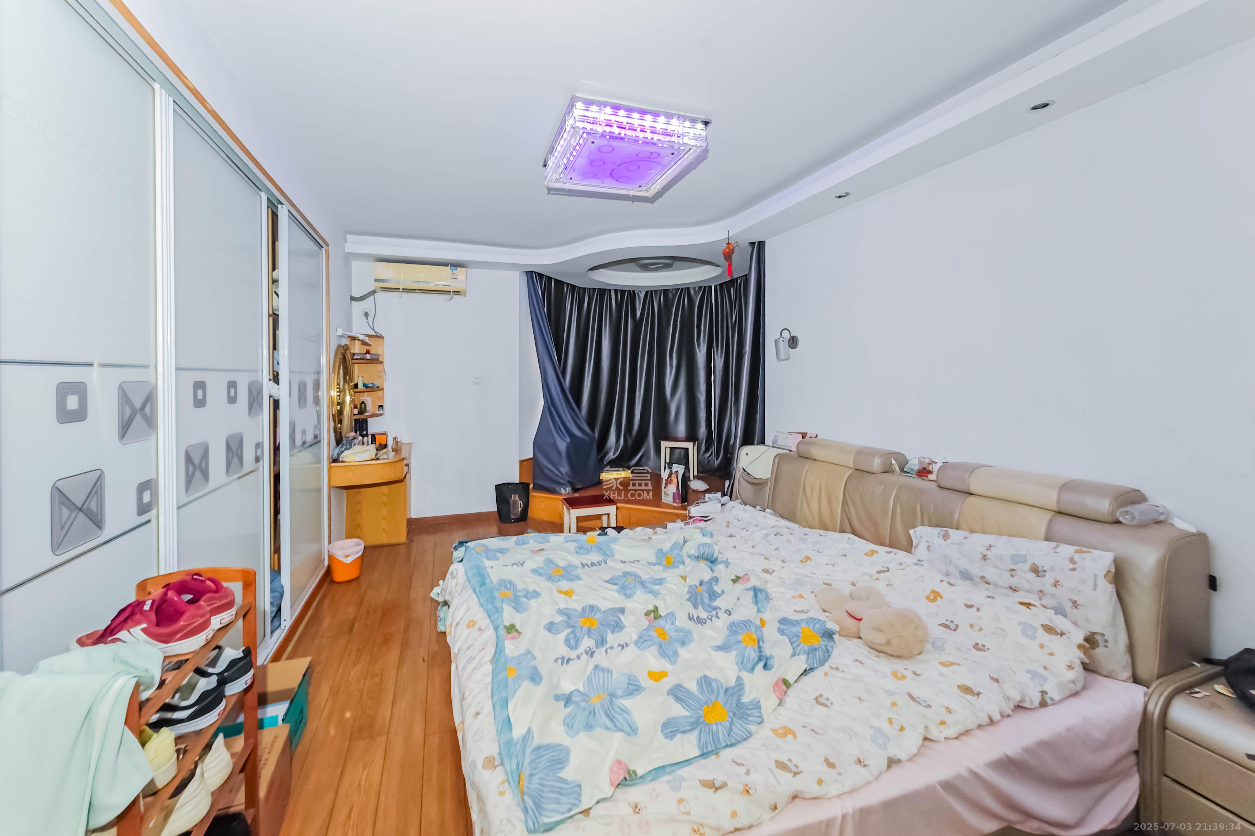 海拔东方 4室2厅2卫 92.0万 海拔东方 4室2厅2卫 92.0万卧室