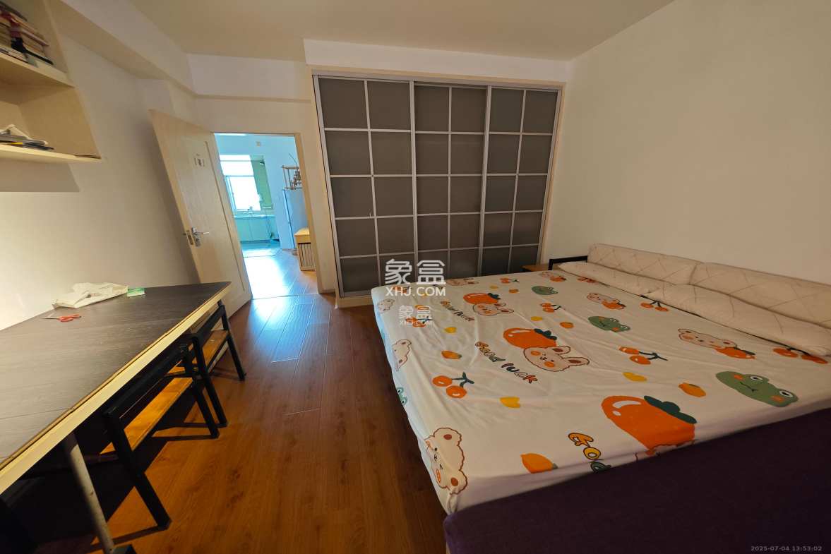 莲湖汽车饰品城(莲湖公寓)  2室2厅1卫    1500.0元/月 莲湖汽车饰品城(莲湖公寓)  2室2厅1卫    1500.0元/月室内图