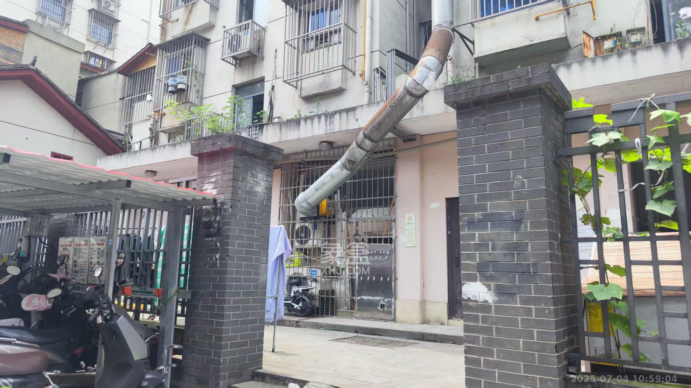 城南路散盘  2室1厅1卫    1600.0元/月 城南路散盘  2室1厅1卫    1600.0元/月室内图