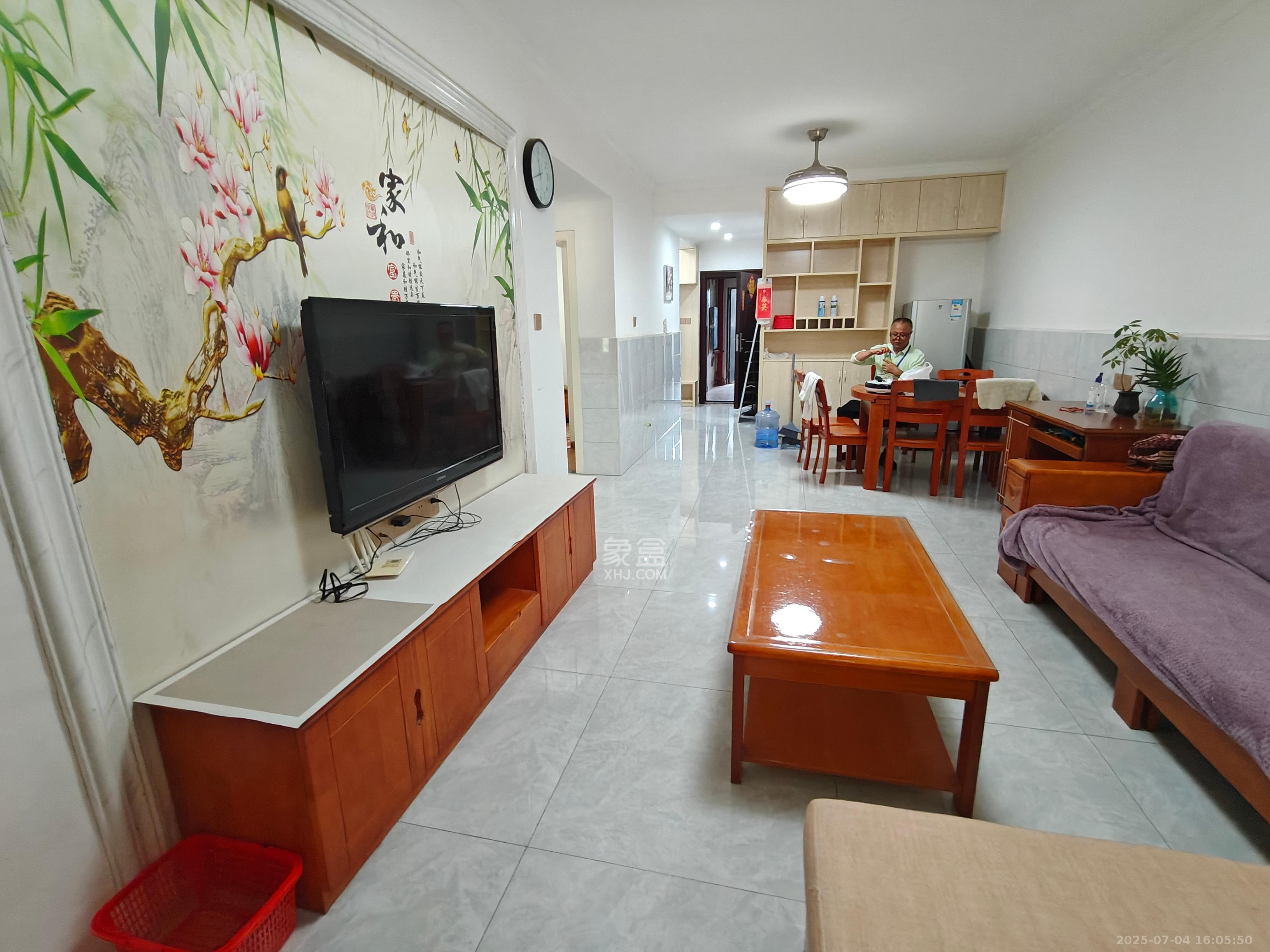 东岸梅园小区  2室1厅1卫    2200.0元/月