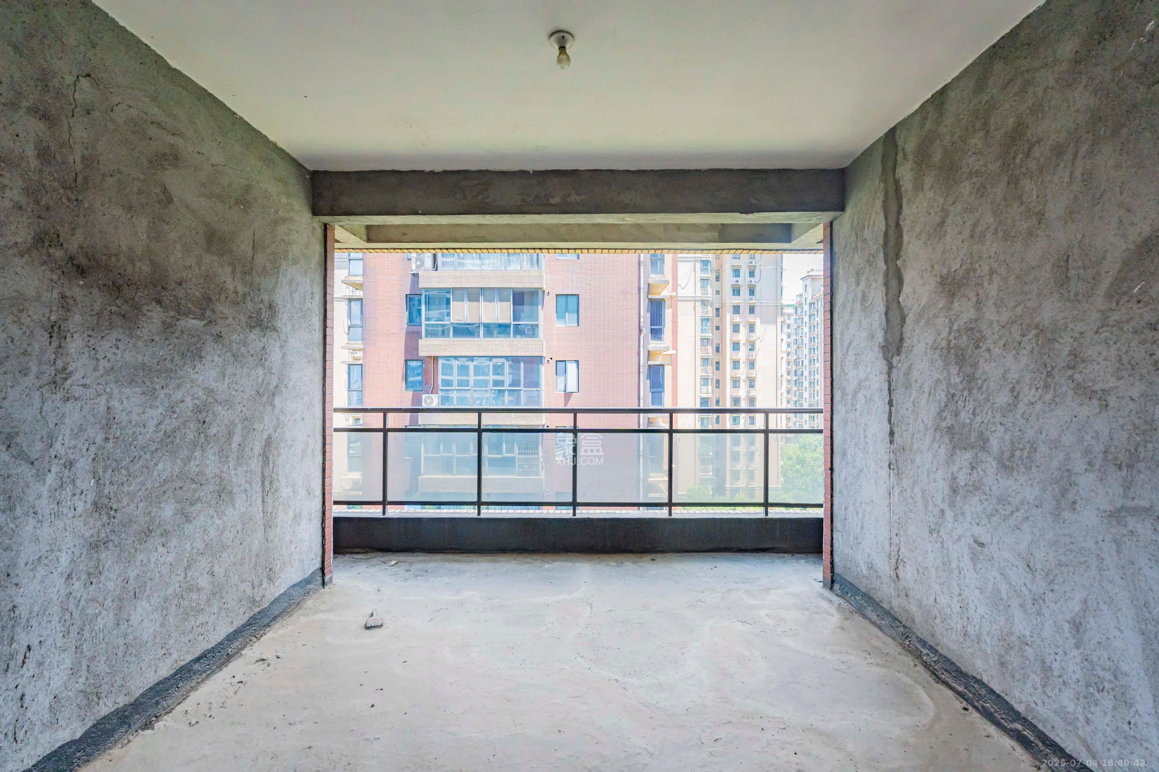 公园9号  4室2厅2卫    269.8万卧室