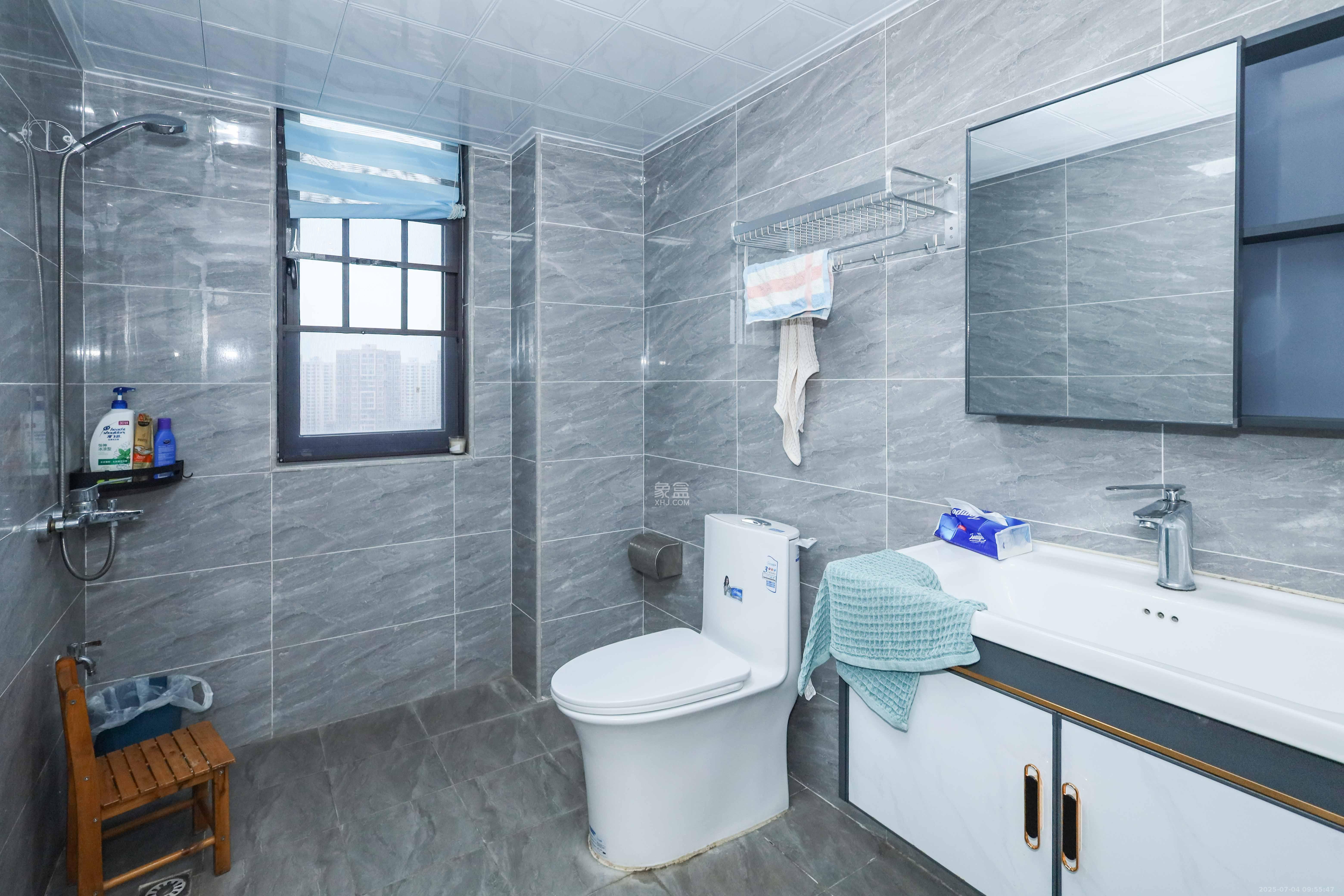 中国铁建梅溪青秀三期  4室2厅2卫    226.0万卫生间