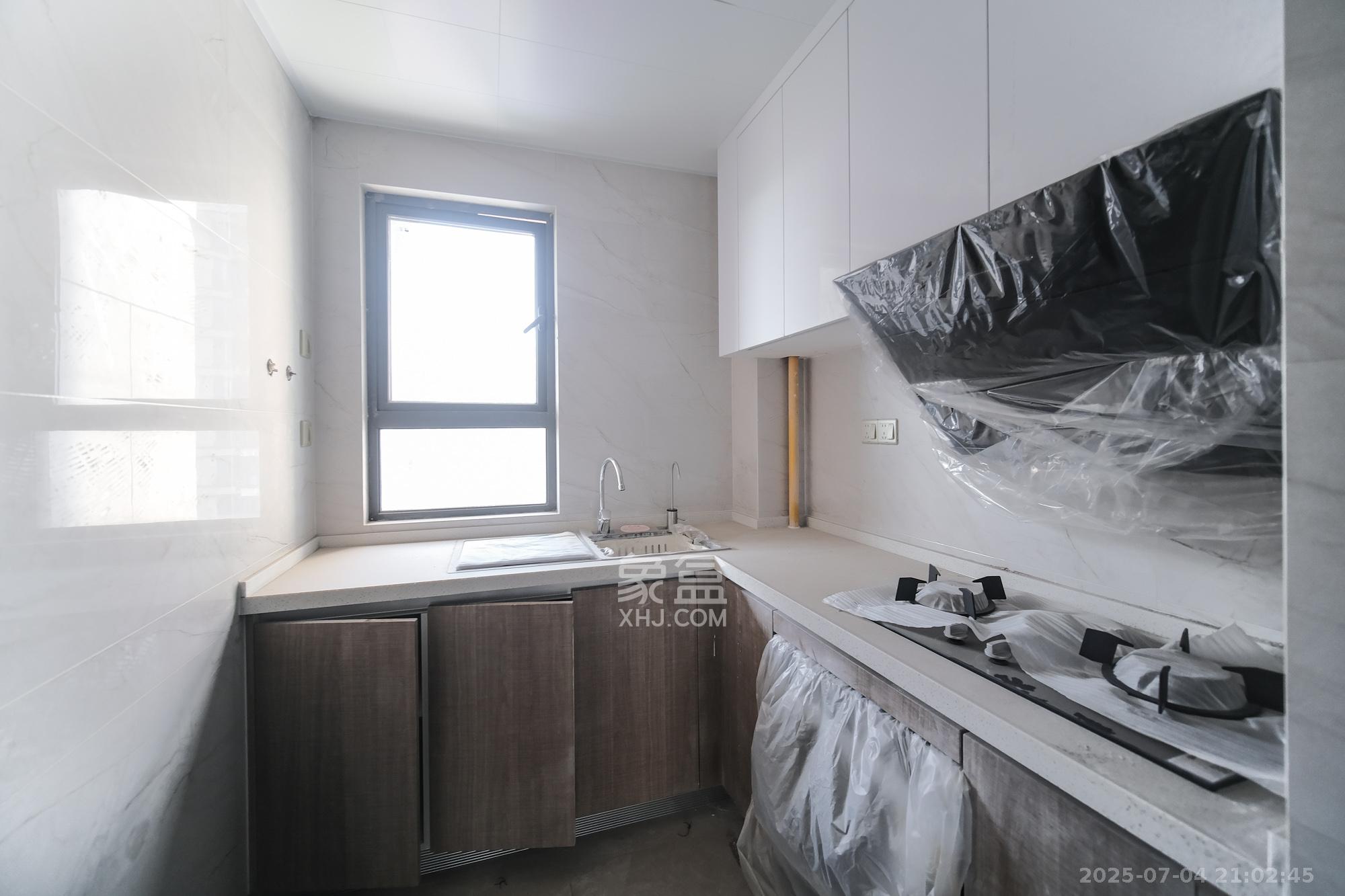 荣盛城  4室2厅2卫    120.0万厨房