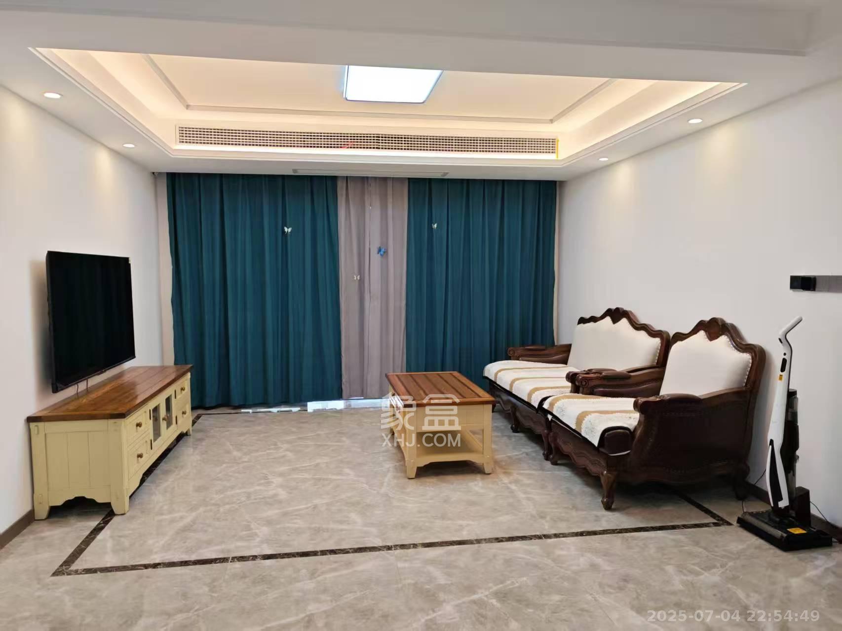 绿地V岛  4室2厅2卫   4700.00元/月