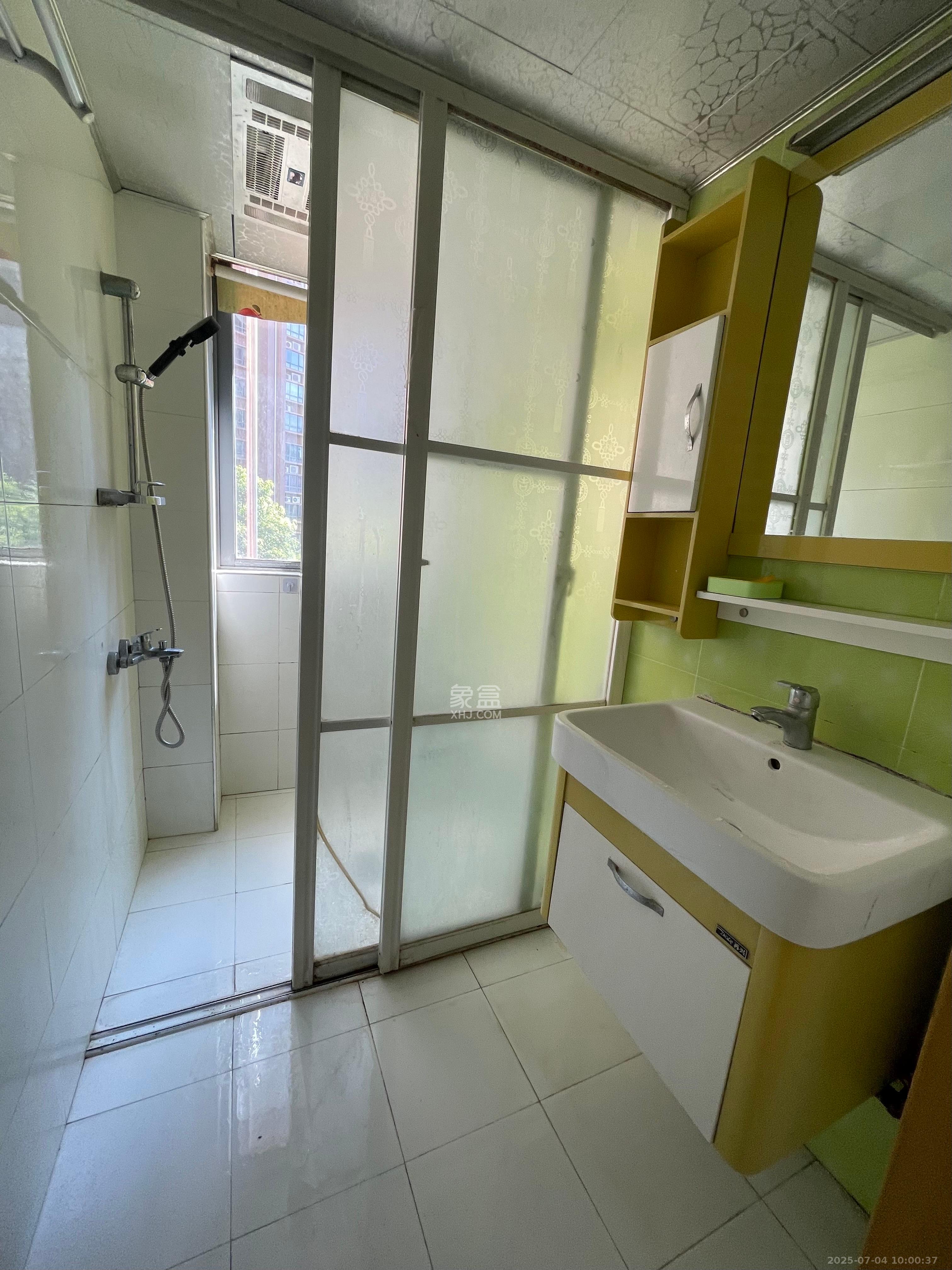 上海城小区 1室1厅1卫 1500.0元/月 上海城小区 1室1厅1卫 1500.0元/月室内图