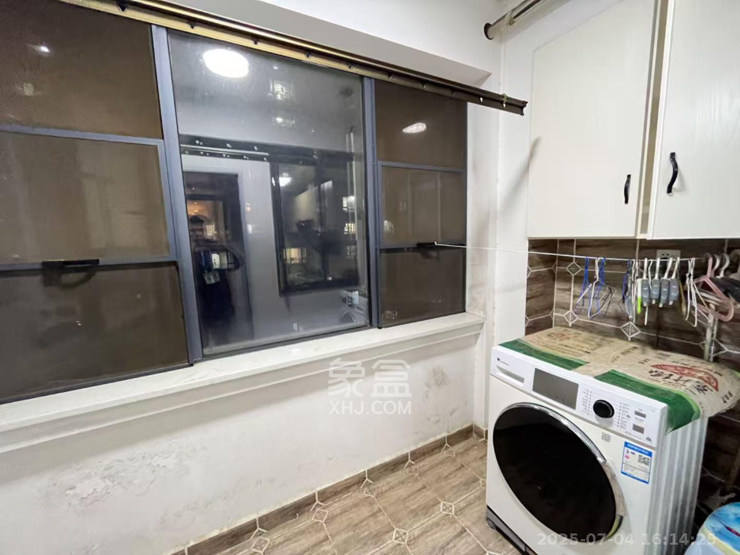 怡海星城  3室2厅1卫    1980.0元/月 怡海星城  3室2厅1卫    1980.0元/月室内图