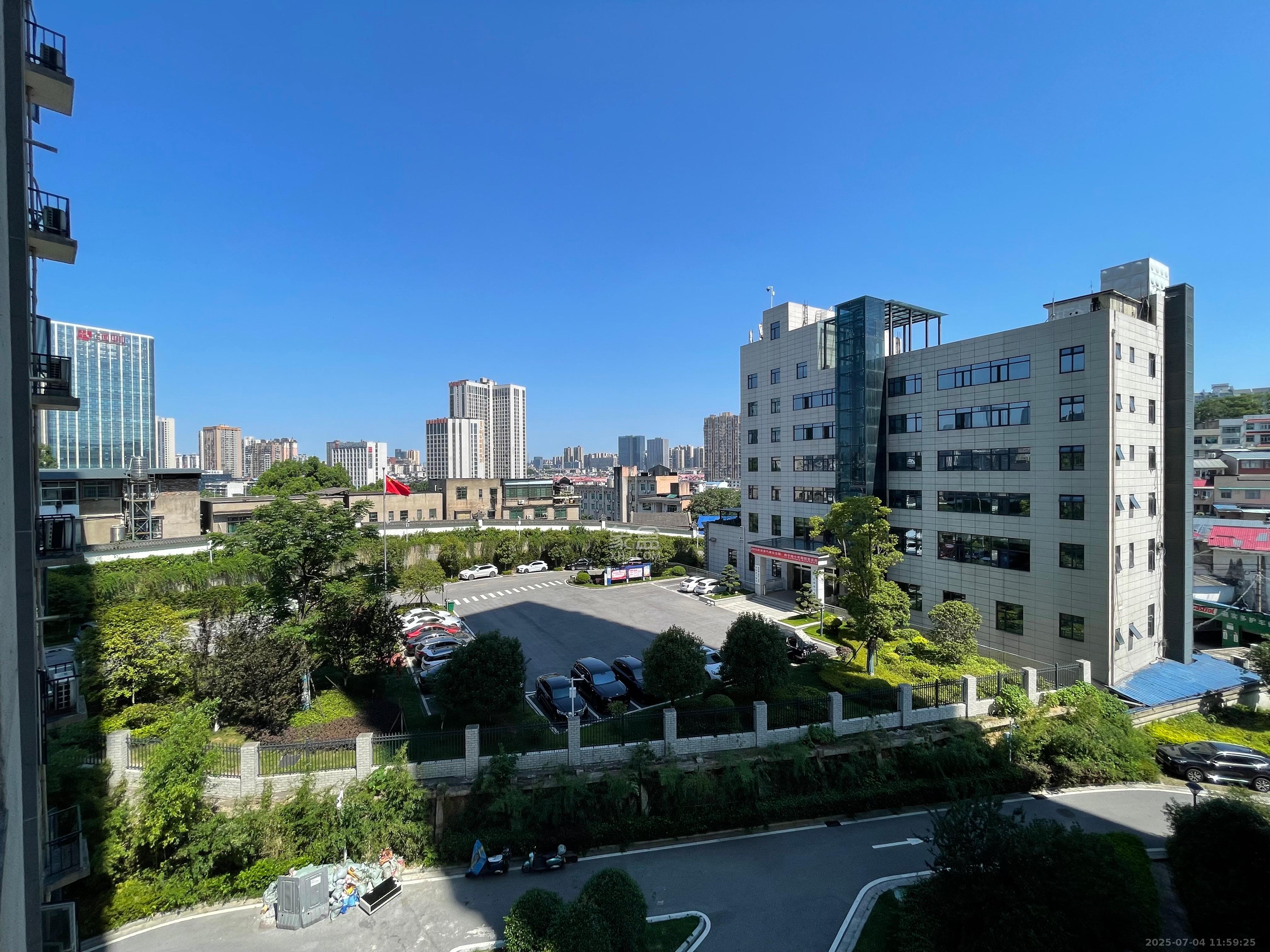 美麓阳光  2室2厅1卫   2500.00元/月室内图