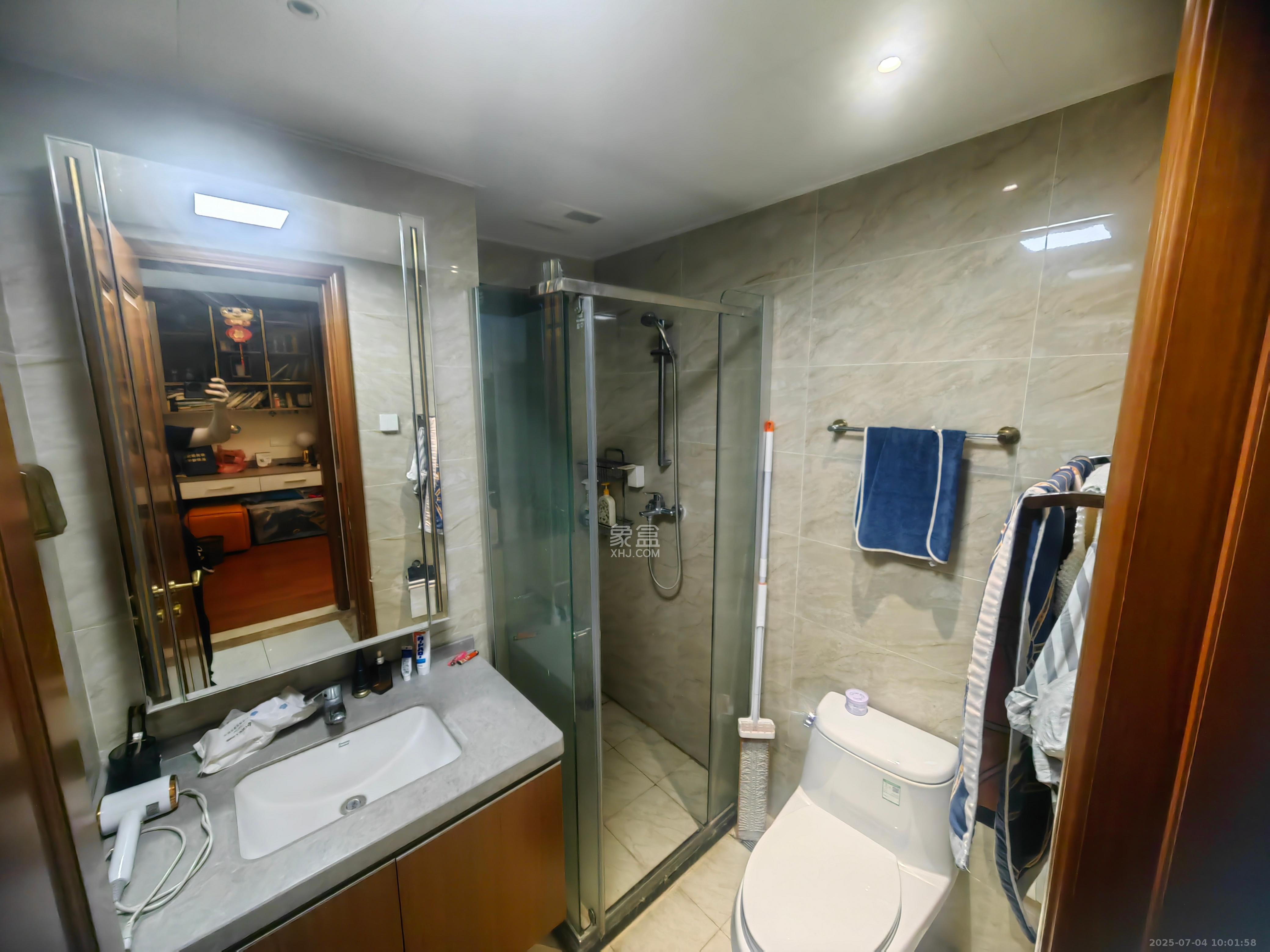 恒大御景半岛 3室2厅2卫 60.0万 恒大御景半岛 3室2厅2卫 60.0万客厅