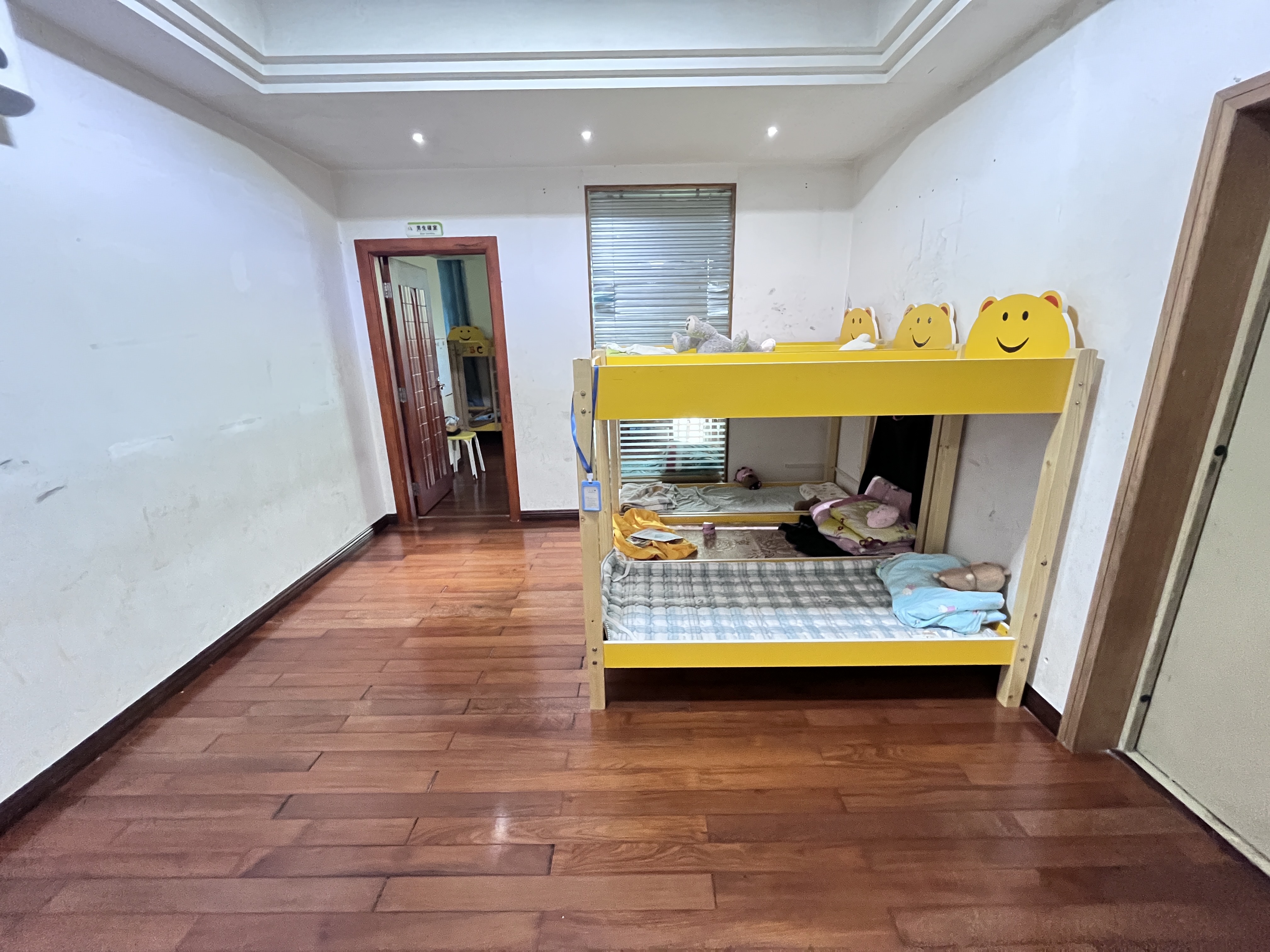 亚洲豪苑北区 3室2厅2卫 236.0万 亚洲豪苑北区 3室2厅2卫 236.0万客厅