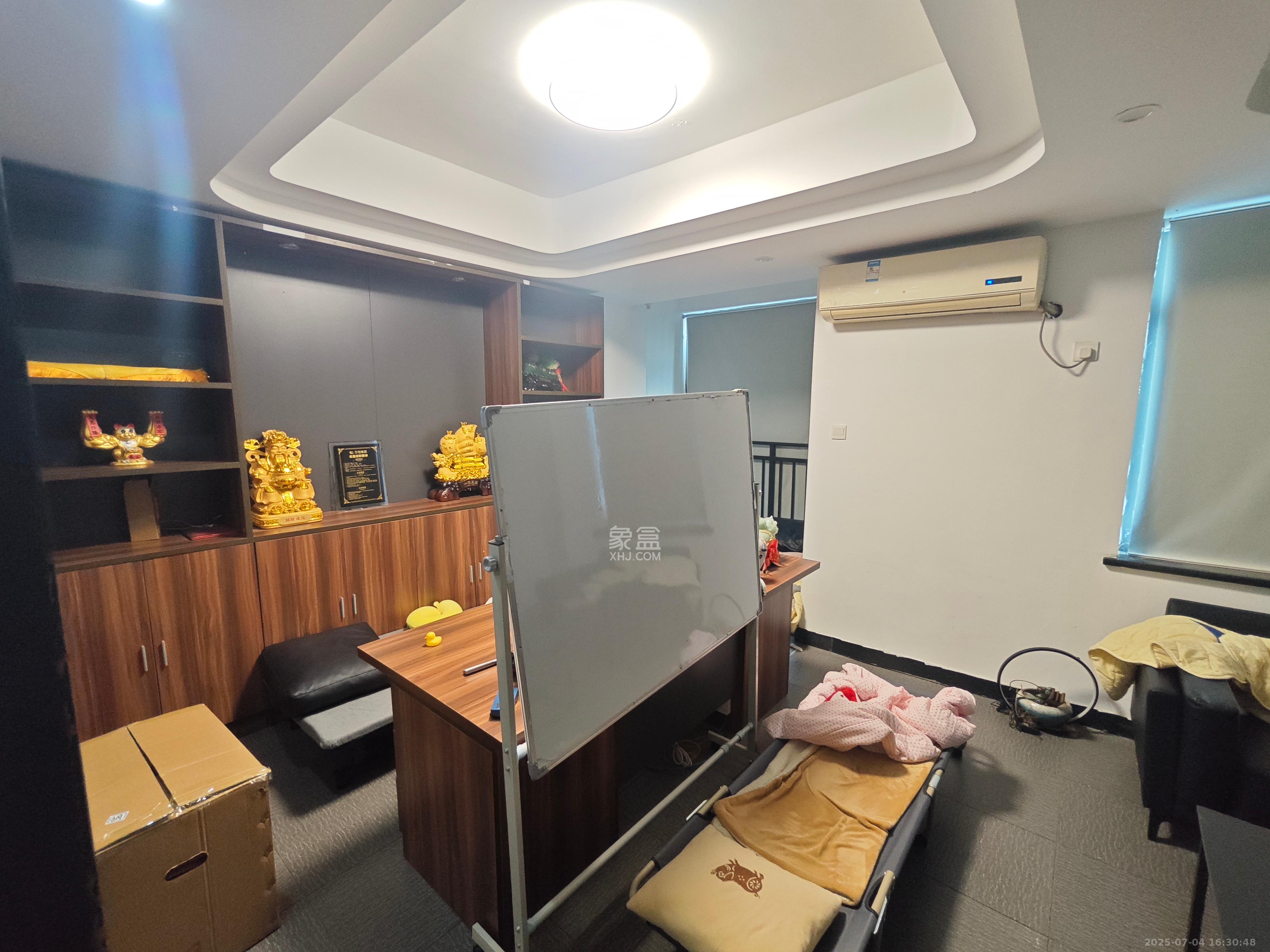 长房中庭国际（东郡华蓉广场）  3室3厅1卫    12000.0元/月室内图