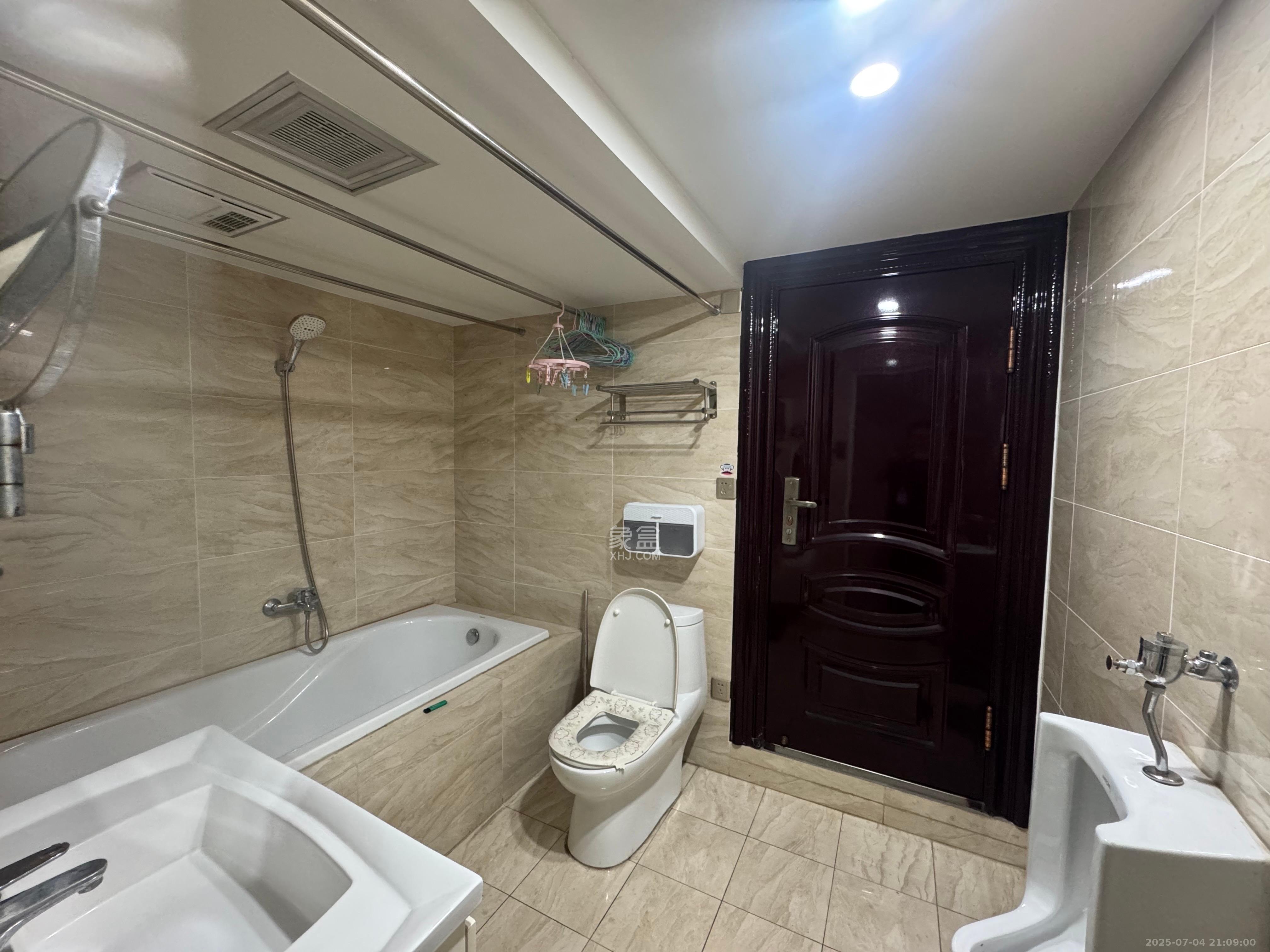 中海国际一期  3室2厅2卫    2500.0元/月 中海国际一期  3室2厅2卫    2500.0元/月室内图