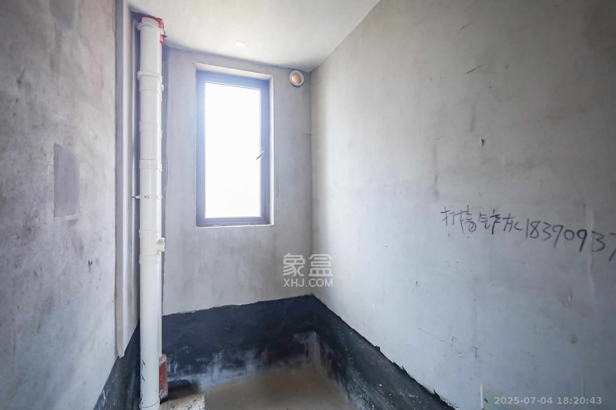 保利西海岸B区 4室2厅2卫 218.0万 保利西海岸B区 4室2厅2卫 218.0万卫生间