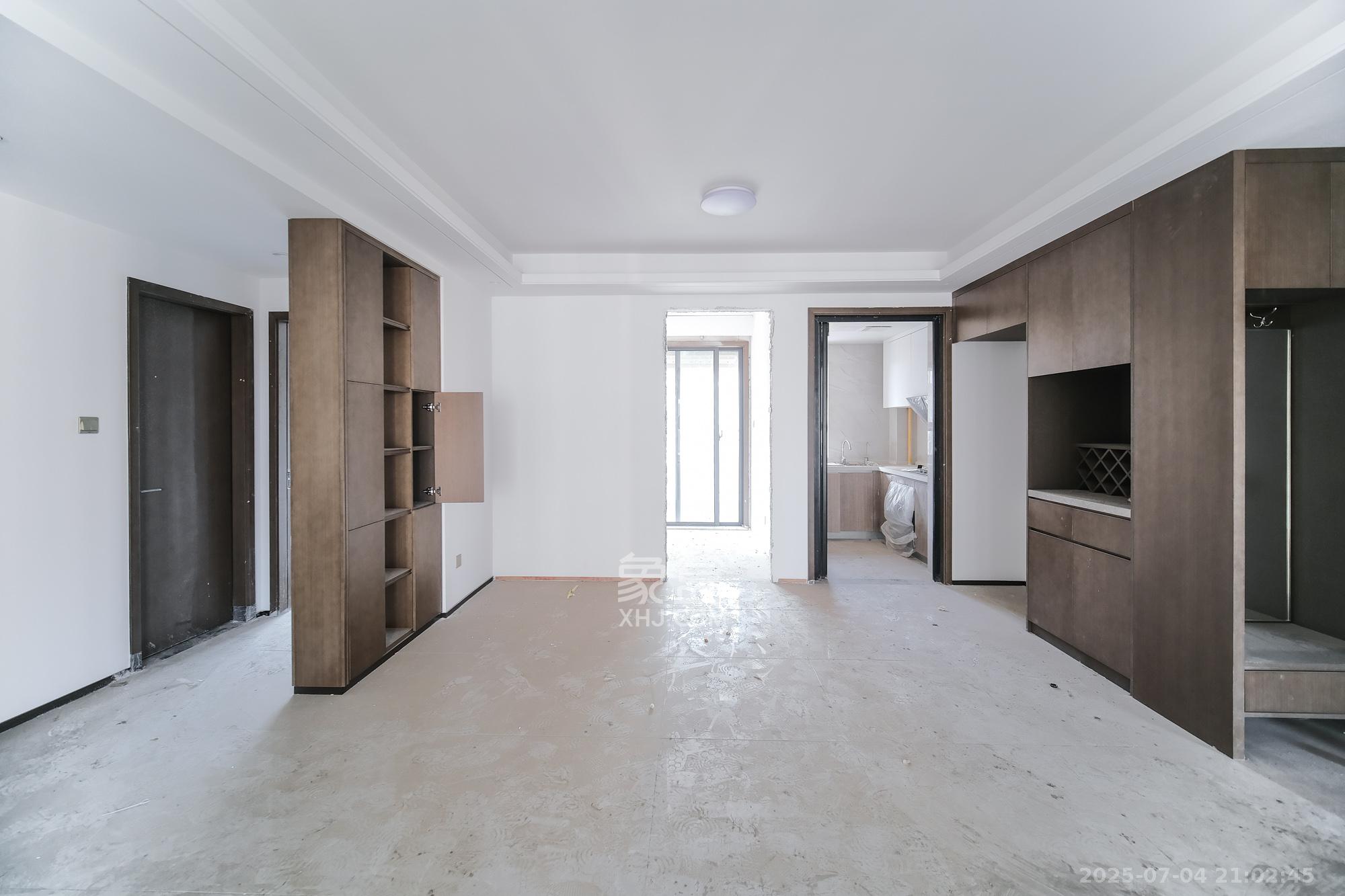 荣盛城  4室2厅2卫    120.0万客厅