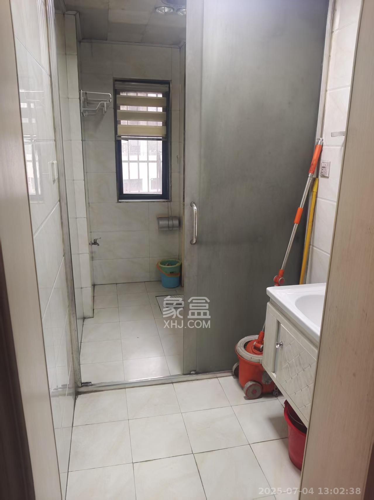 枫华府第  3室2厅2卫   1800.00元/月室内图