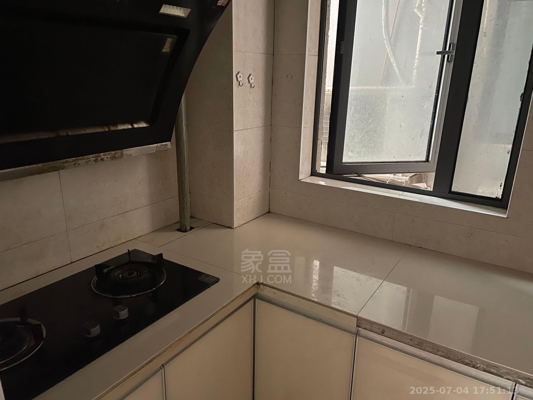 庐山春天 1室1厅1卫 1300.0元/月 庐山春天 1室1厅1卫 1300.0元/月室内图