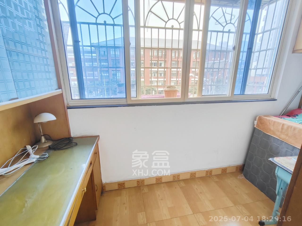 岳银小区（一二三五村）  2室2厅1卫   2000.00元/月室内图