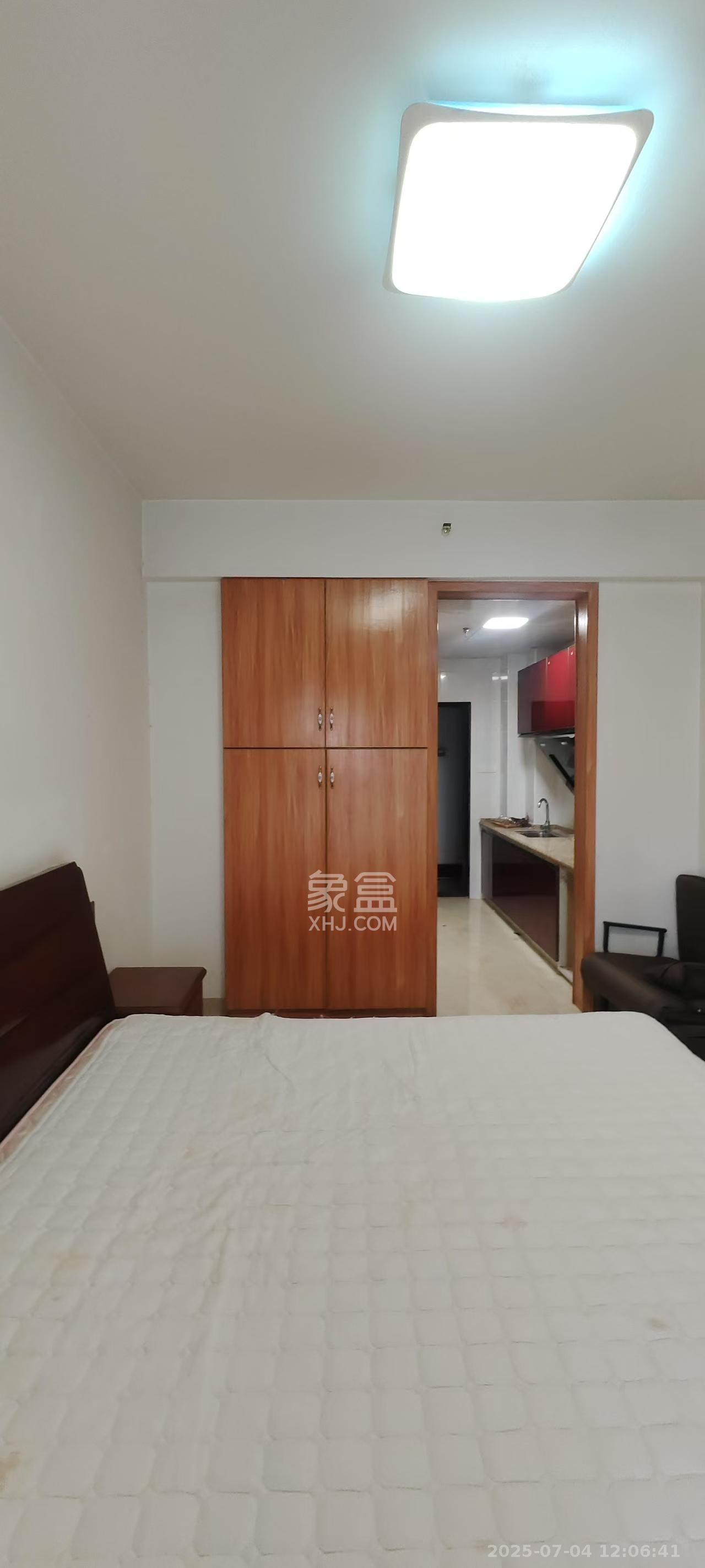 绿地中央广场  1室1厅1卫    1300.0元/月室内图