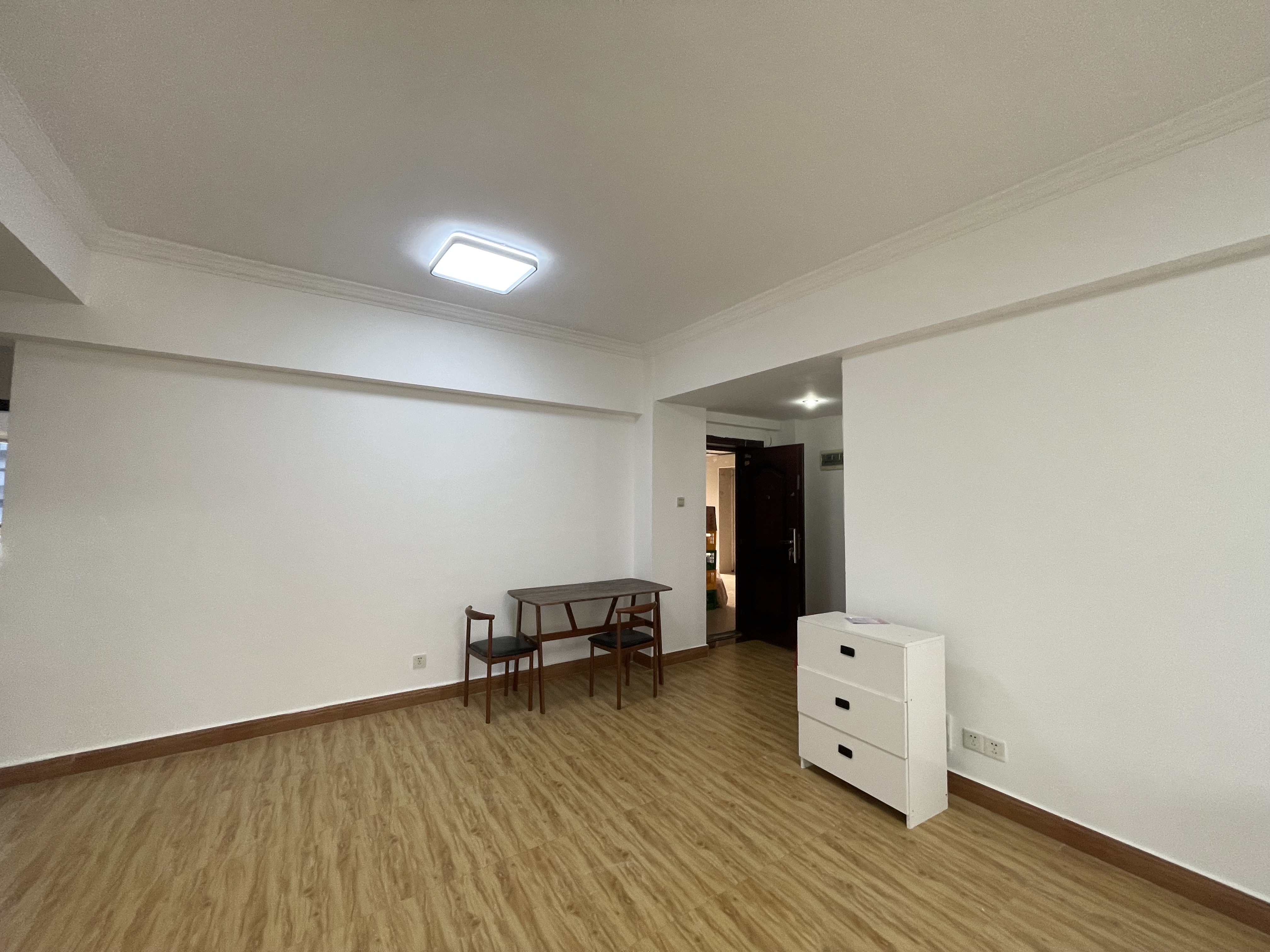 胜似闲庭  2室1厅1卫   2300.00元/月室内图