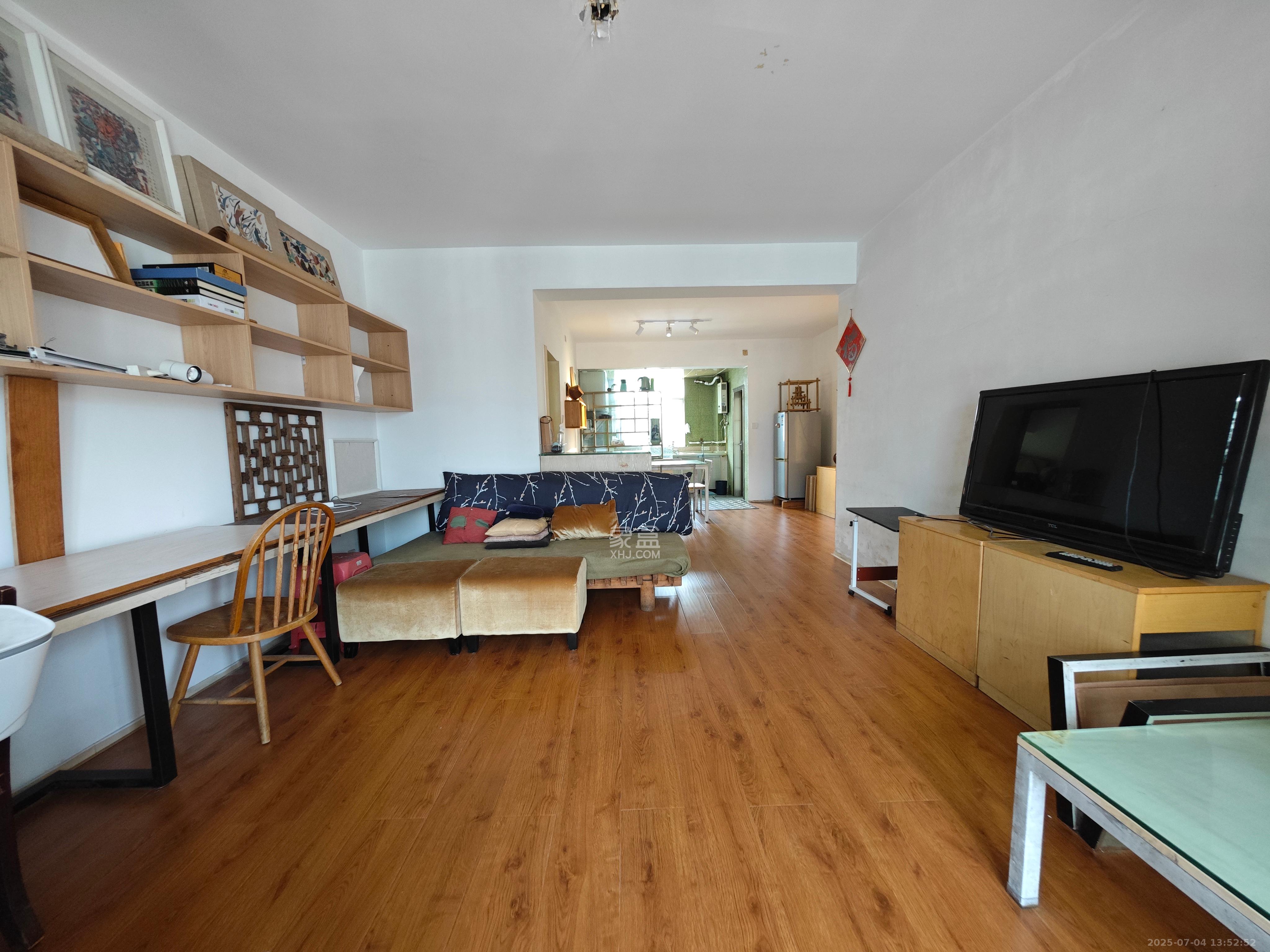 莲湖汽车饰品城(莲湖公寓)  2室2厅1卫    1500.0元/月 莲湖汽车饰品城(莲湖公寓)  2室2厅1卫    1500.0元/月室内图