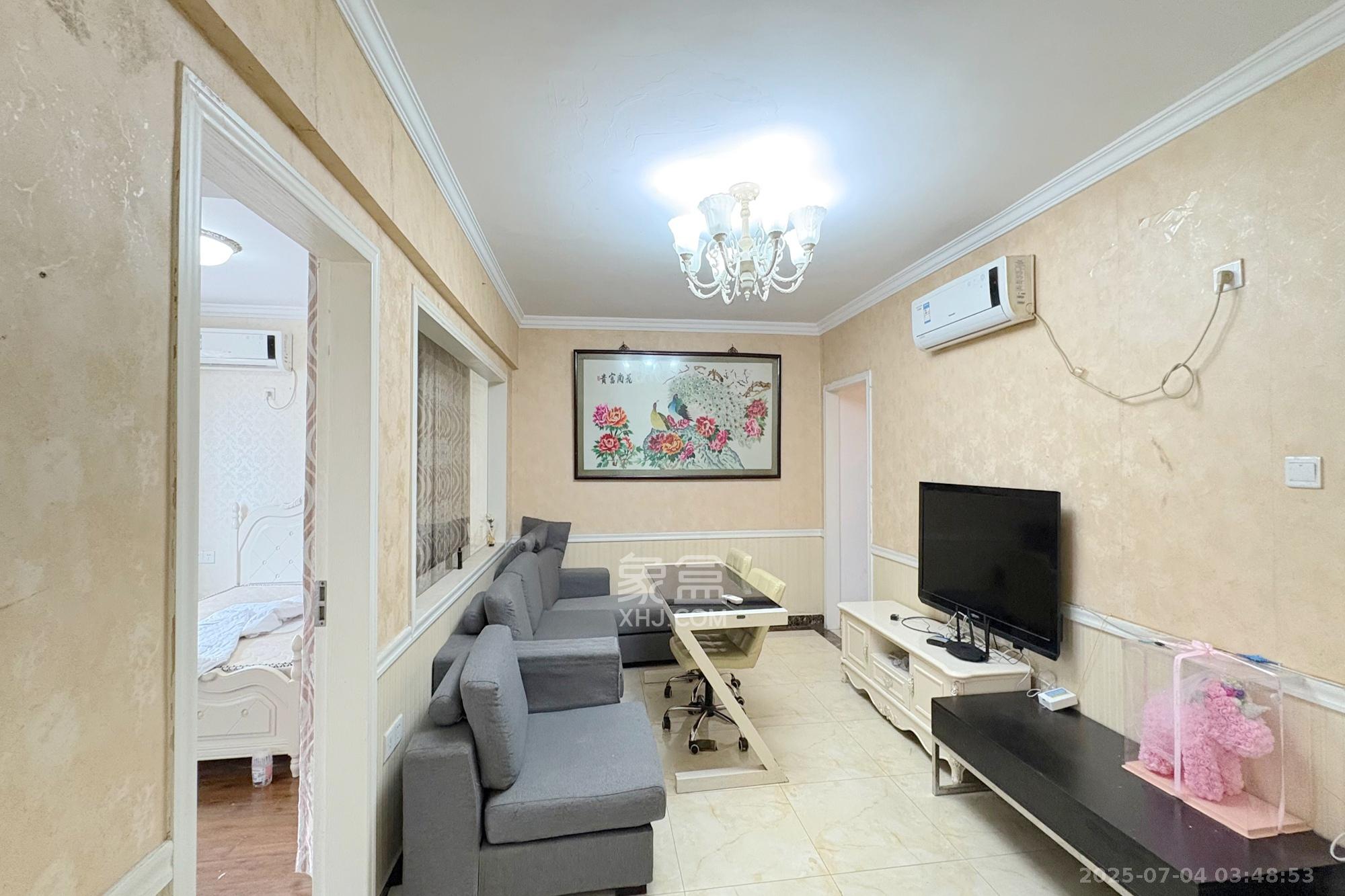 三兴公寓(三兴小区)  2室1厅1卫    48.0万 三兴公寓(三兴小区)  2室1厅1卫    48.0万客厅