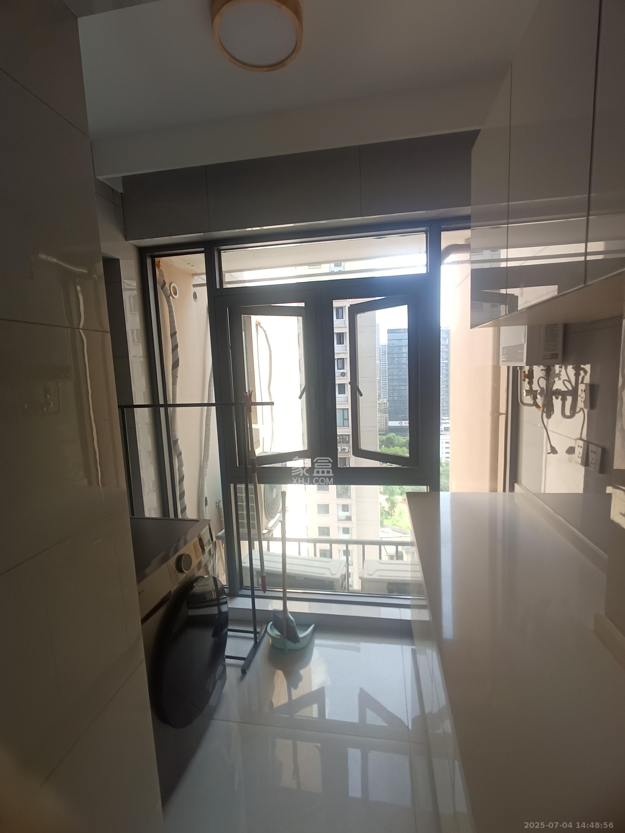 韭菜园嘉苑  2室1厅1卫    3300.0元/月 韭菜园嘉苑  2室1厅1卫    3300.0元/月室内图