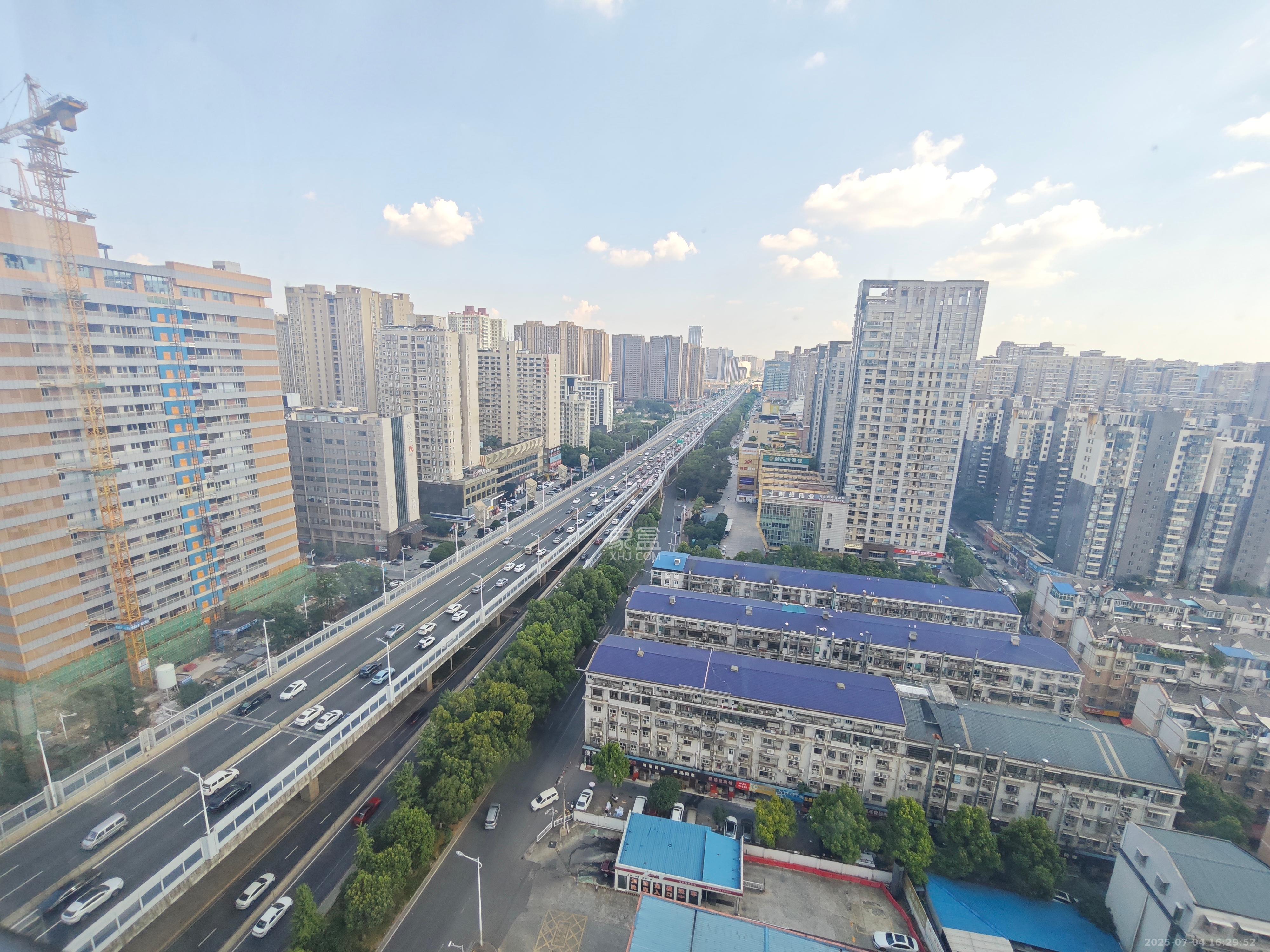 长房中庭国际（东郡华蓉广场）  3室3厅1卫   12000.00元/月室内图