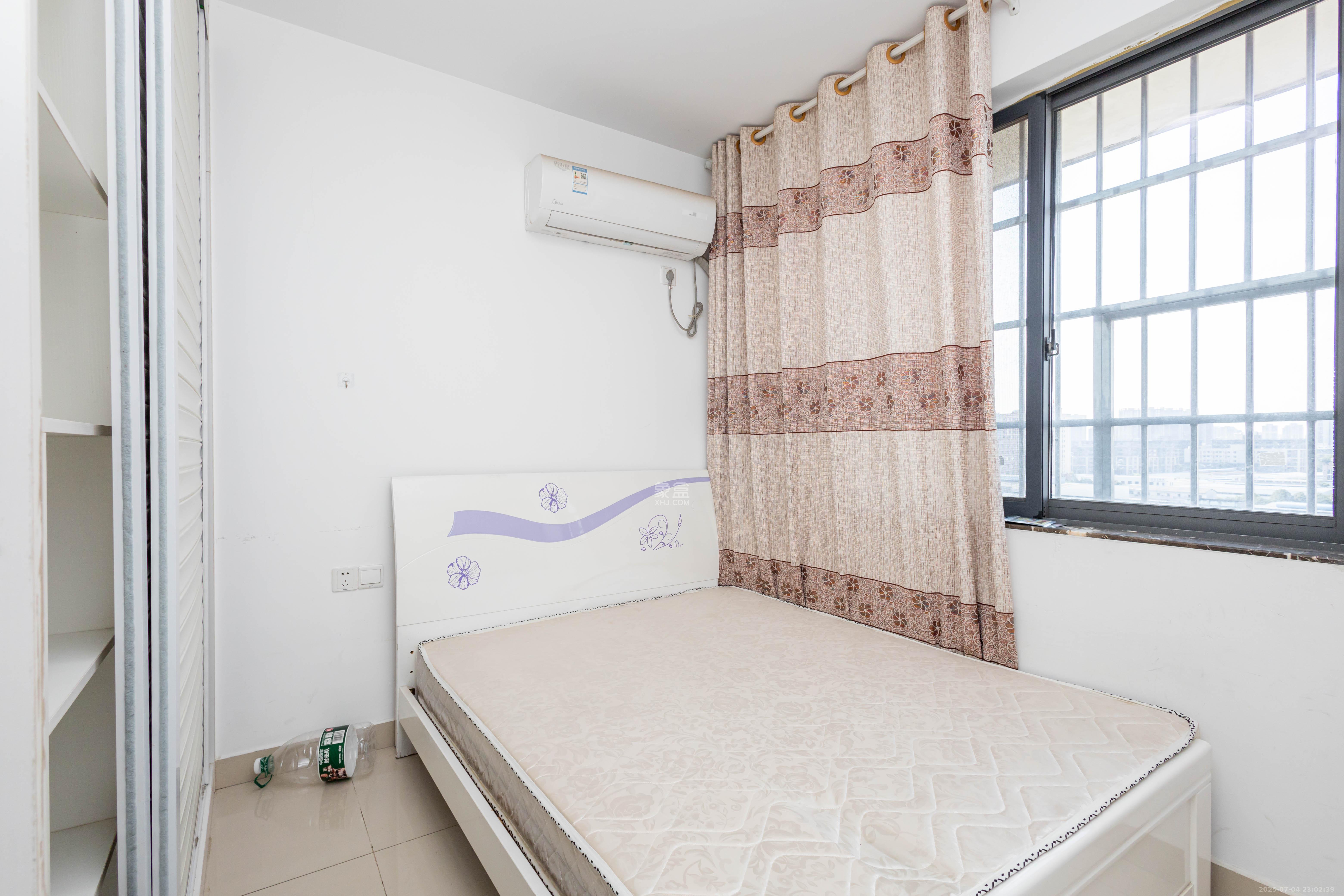 湘楚华庭 3室2厅1卫 56.0万 湘楚华庭 3室2厅1卫 56.0万卧室