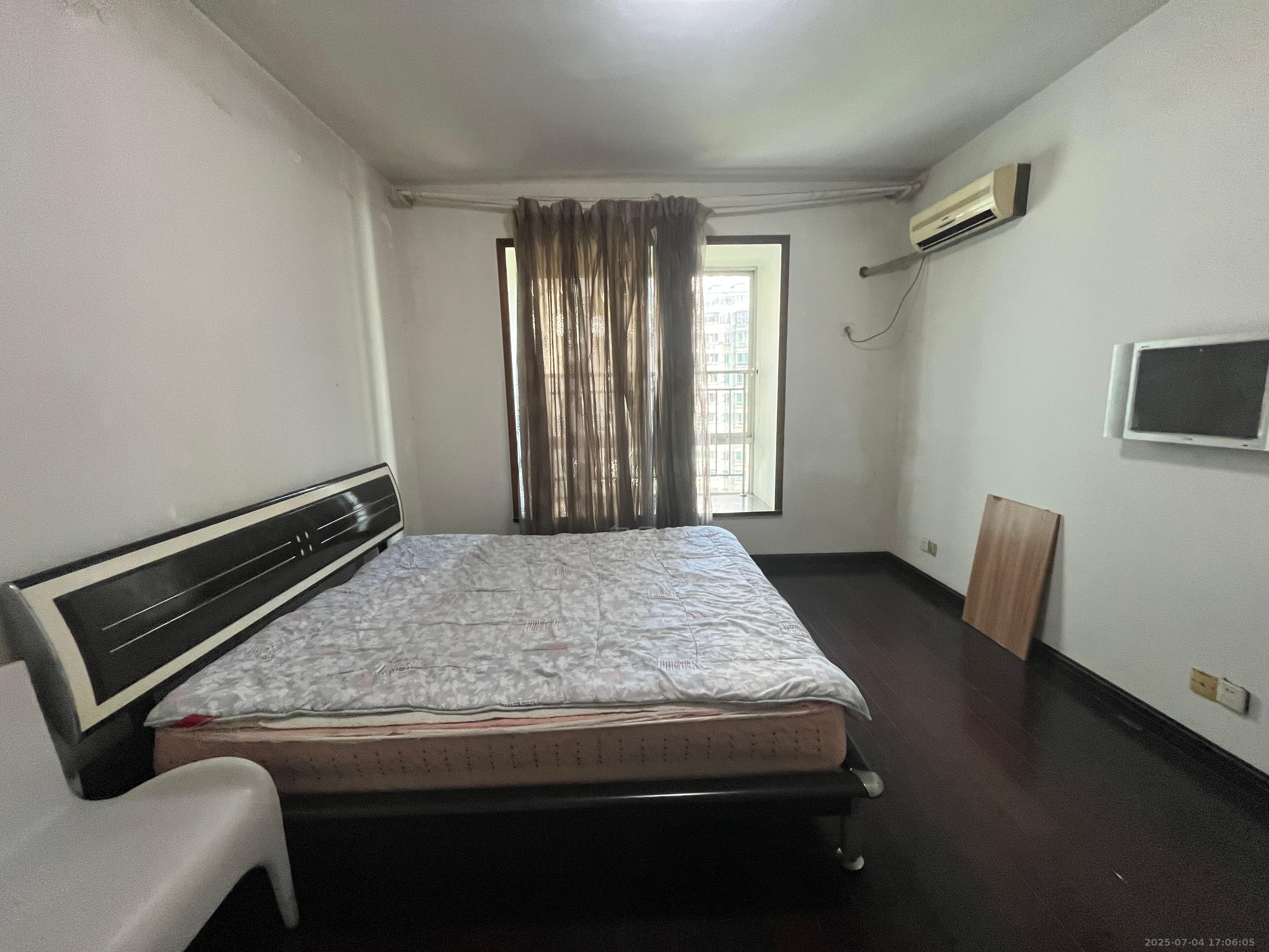 四季花园 4室2厅2卫 2100.0元/月 四季花园 4室2厅2卫 2100.0元/月室内图