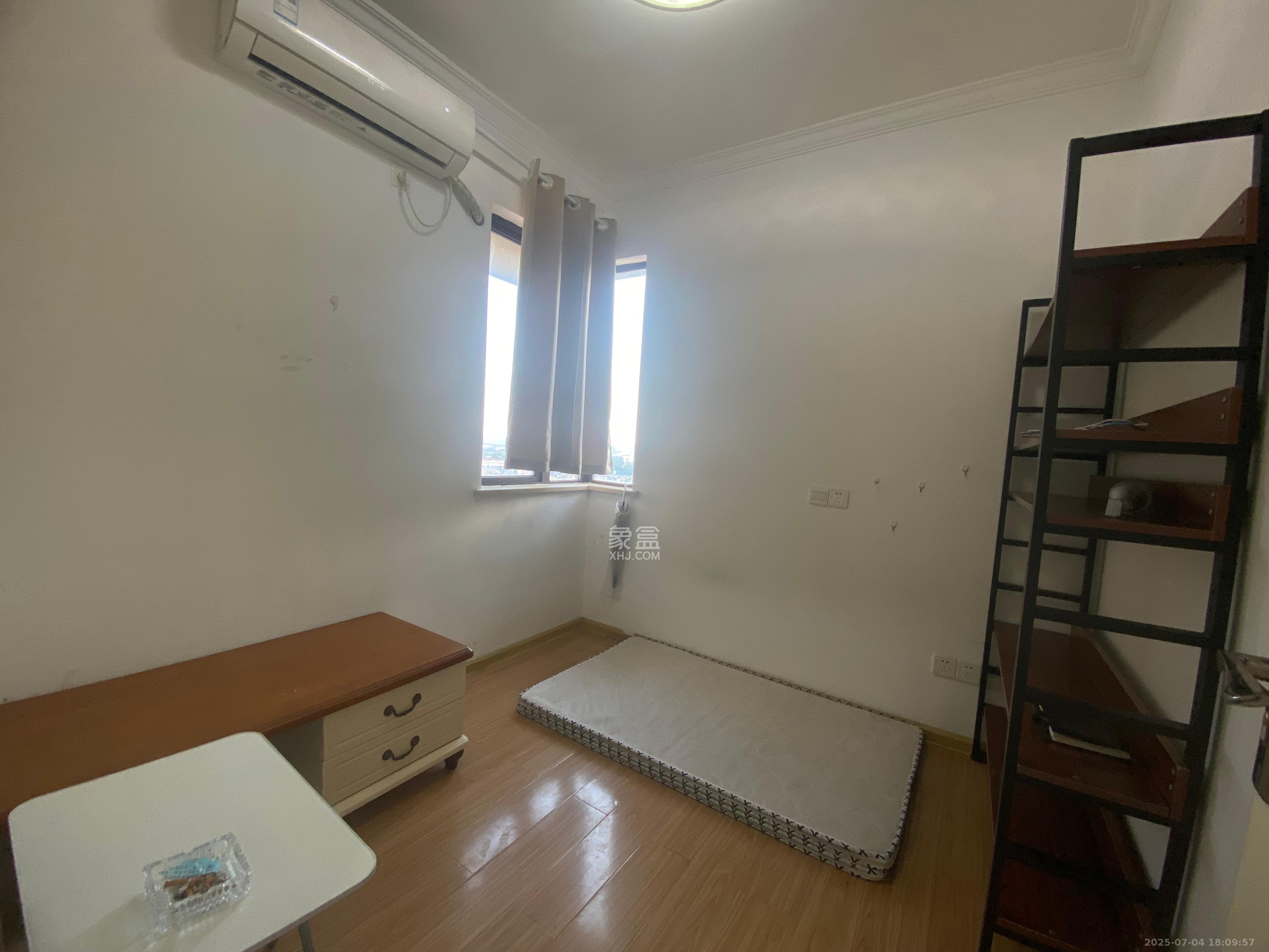 华润置地广场一期  1室1厅1卫    1900.0元/月 华润置地广场一期  1室1厅1卫    1900.0元/月室内图