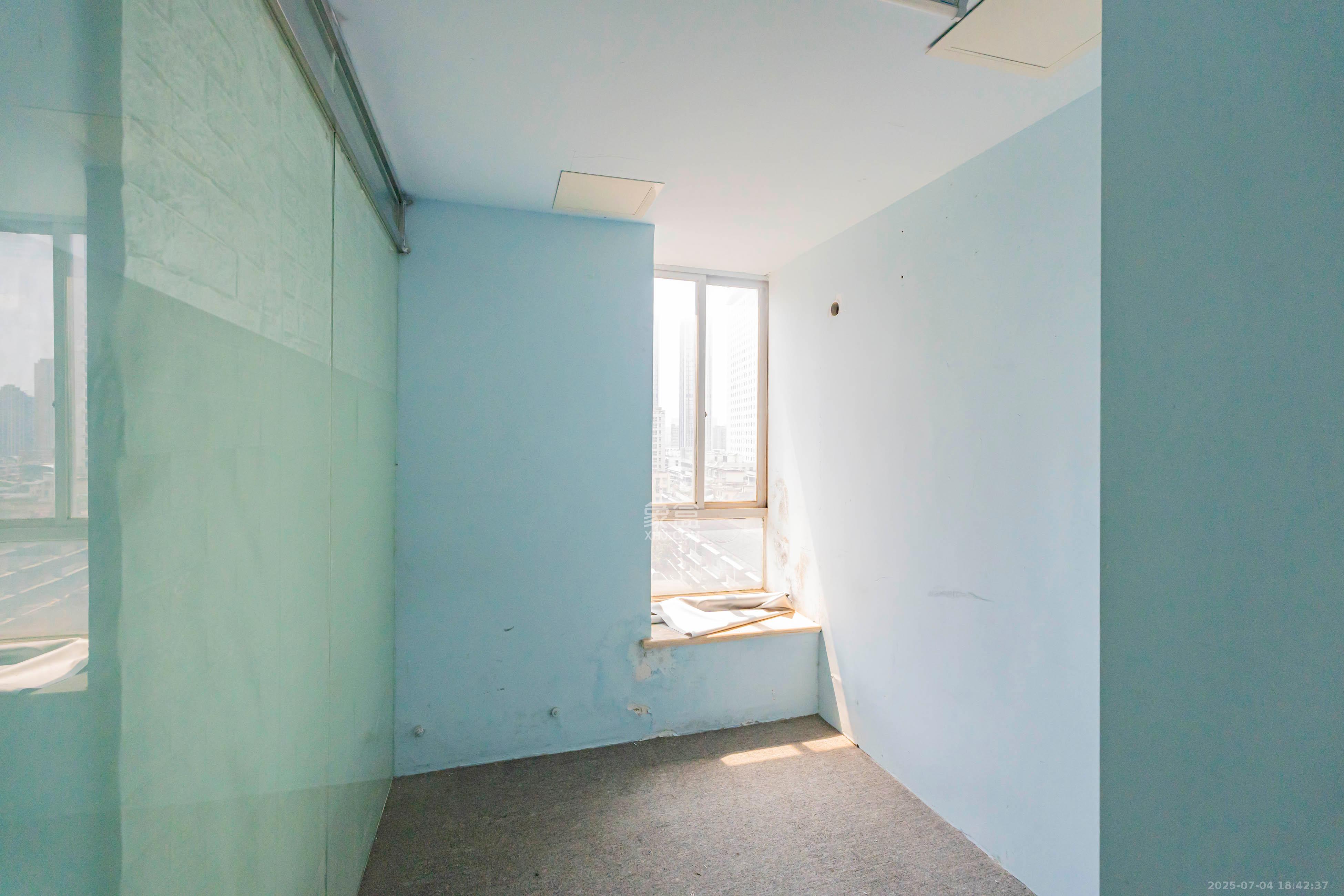 湖南财富中心 4室2厅1卫 82.0万 湖南财富中心 4室2厅1卫 82.0万卧室